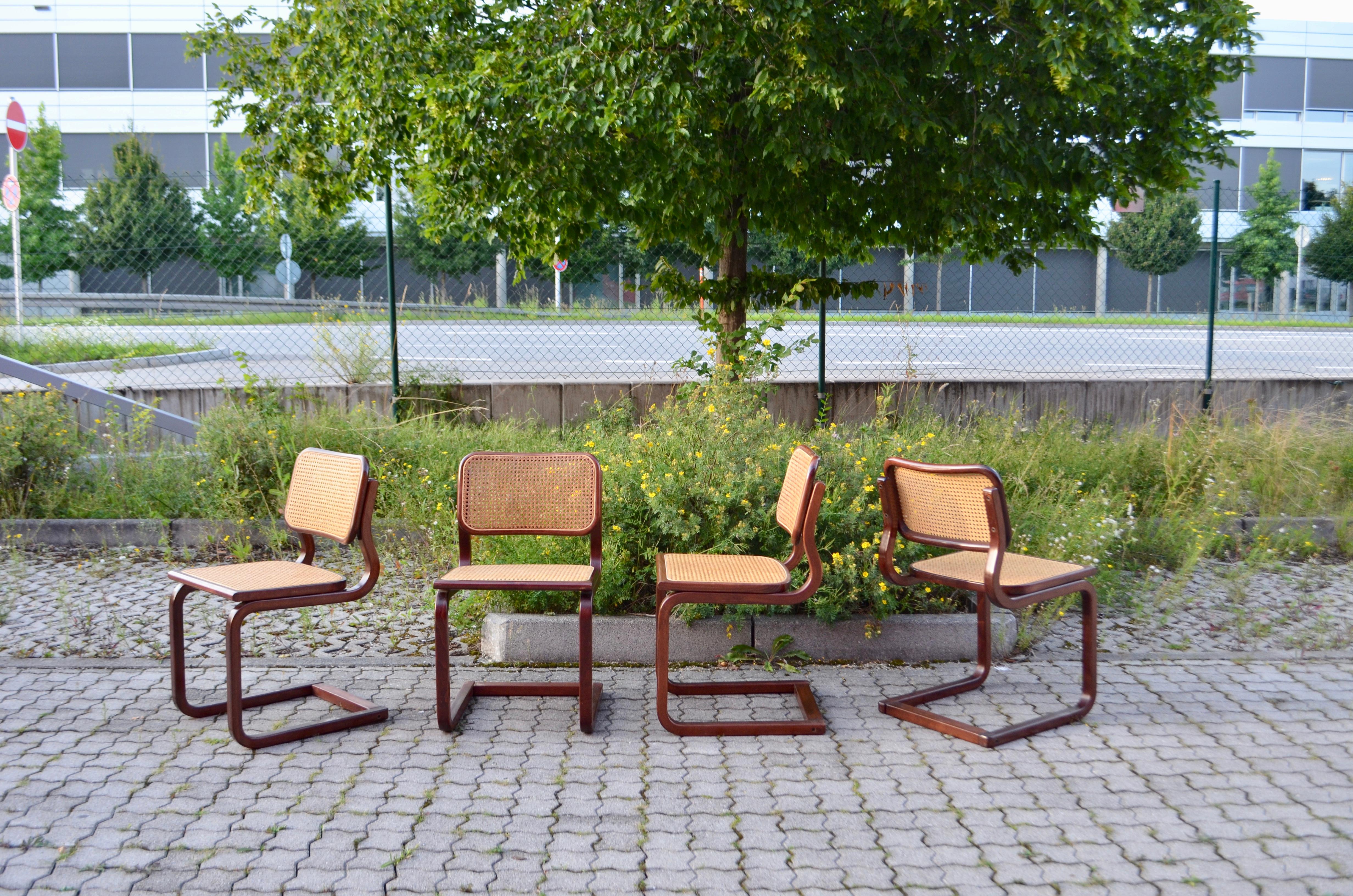 These Cantilever vintage chairs are made in Italy from the 70ties
In the manner of Marcel Breuer the chairs are strongly inspired by the Bauhaus Movement and also from Finland Designer Alvar Aalto.
It has the same design as the well known Marcel