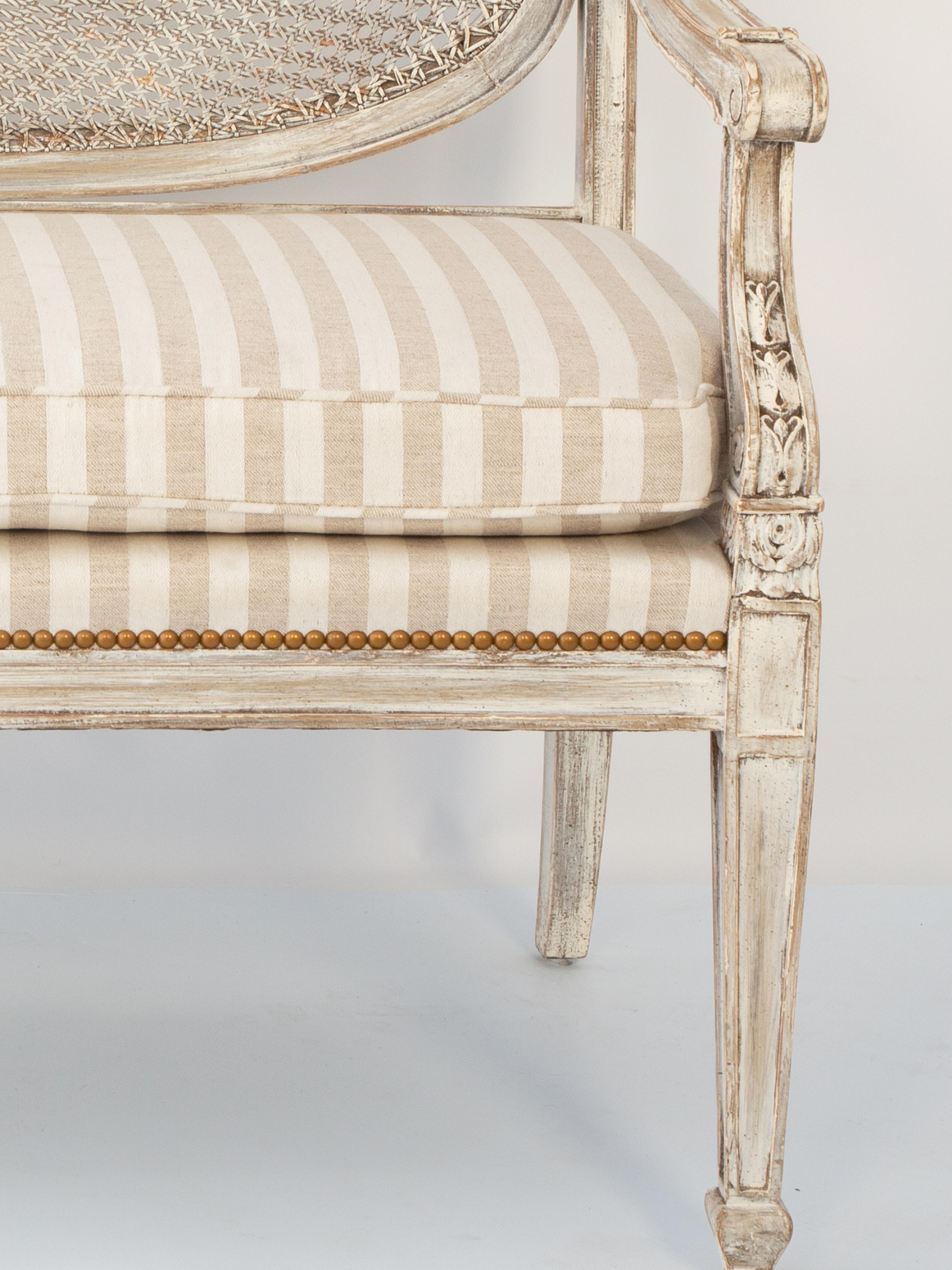 Italienisches Vintage-Sessel aus Schilfrohr mit Pickled-Finish (Geschnitzt) im Angebot