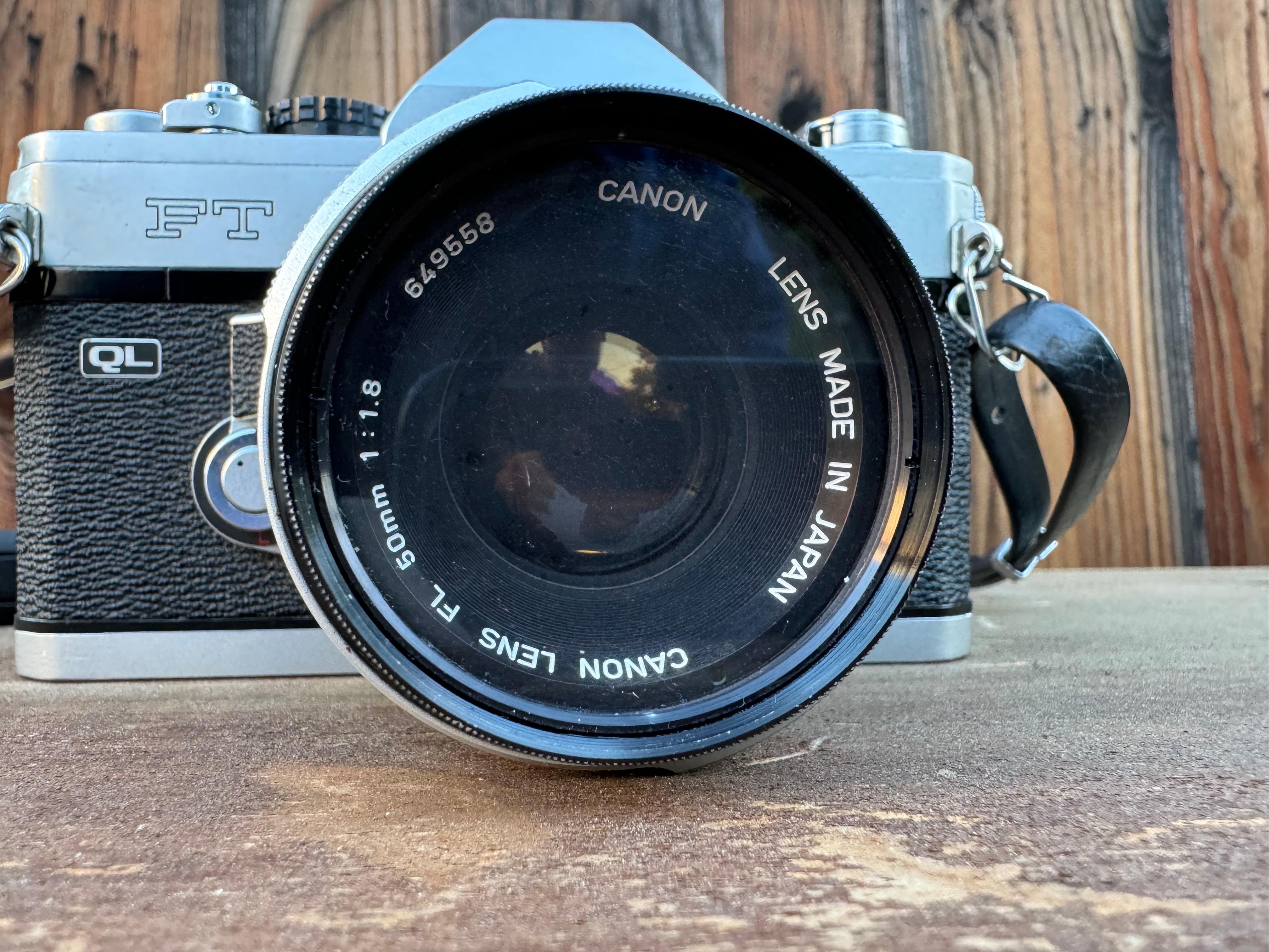 Vintage Canon FT QL 35mm Film SLR Camera with Original Leather Case In Good Condition In San Carlos, CA