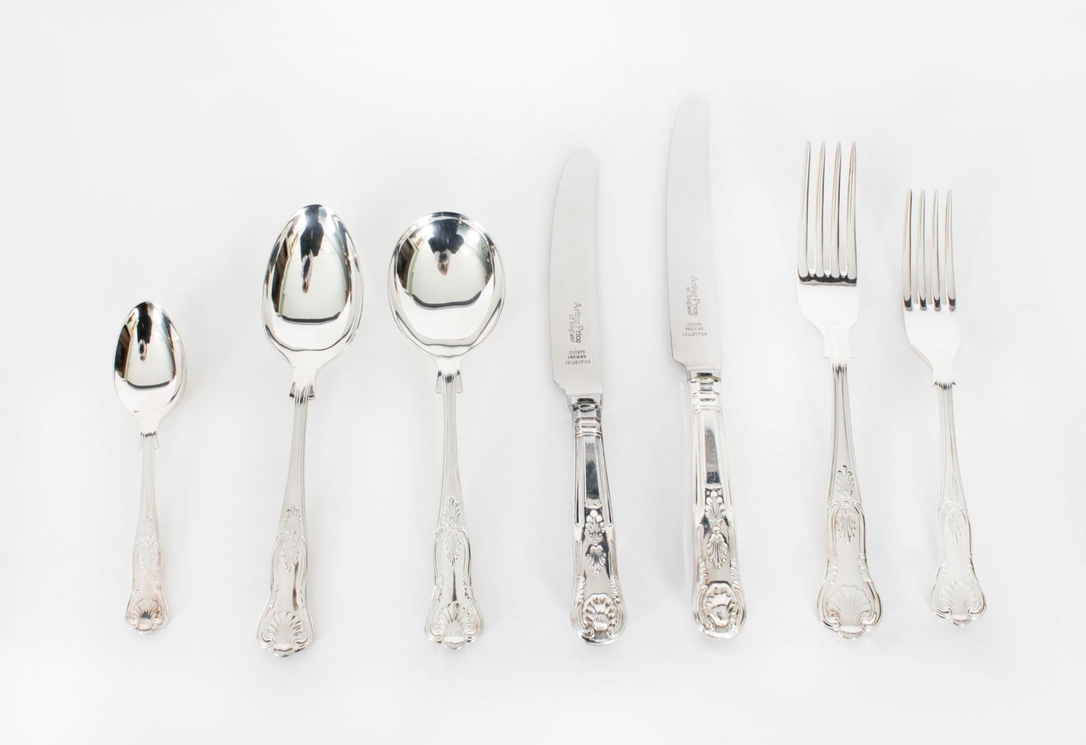 This is a wonderful 60 piece 8 place setting of vintage silver plate Kings Pattern cutlery canteen by Arthur Price of England, in the original walnut case.

This canteen is complete and comprises the following pieces:
8 starter forks
8 main forks
8