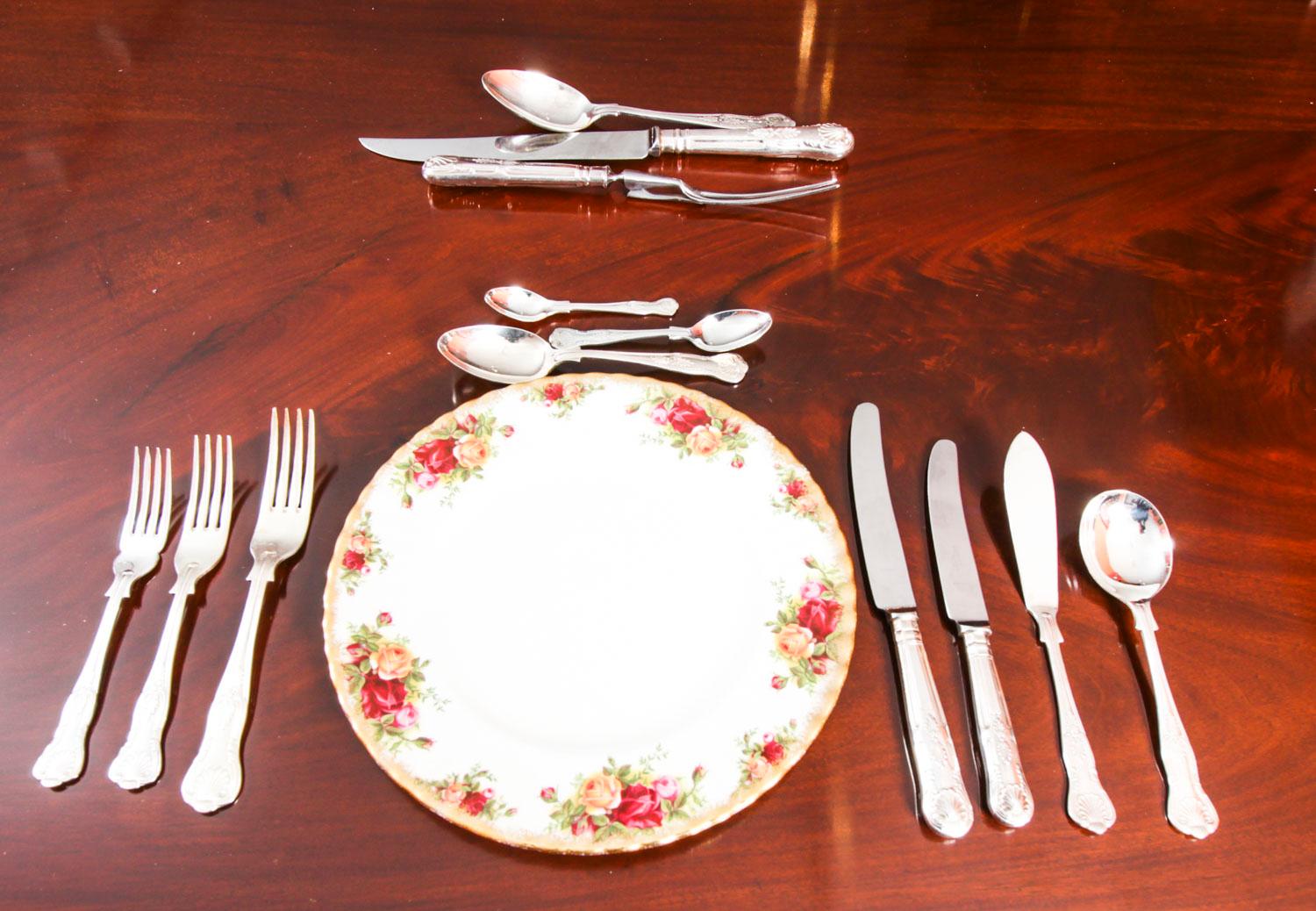 This is a stunning antique 12 place setting silver plated cutlery set by the silversmith Chinacraft of Shefflield, mid 20th century in date.

The beautiful set consists of 127 pieces in the Kings pattern:

12 Dinner knives
12 Dinner forks
12