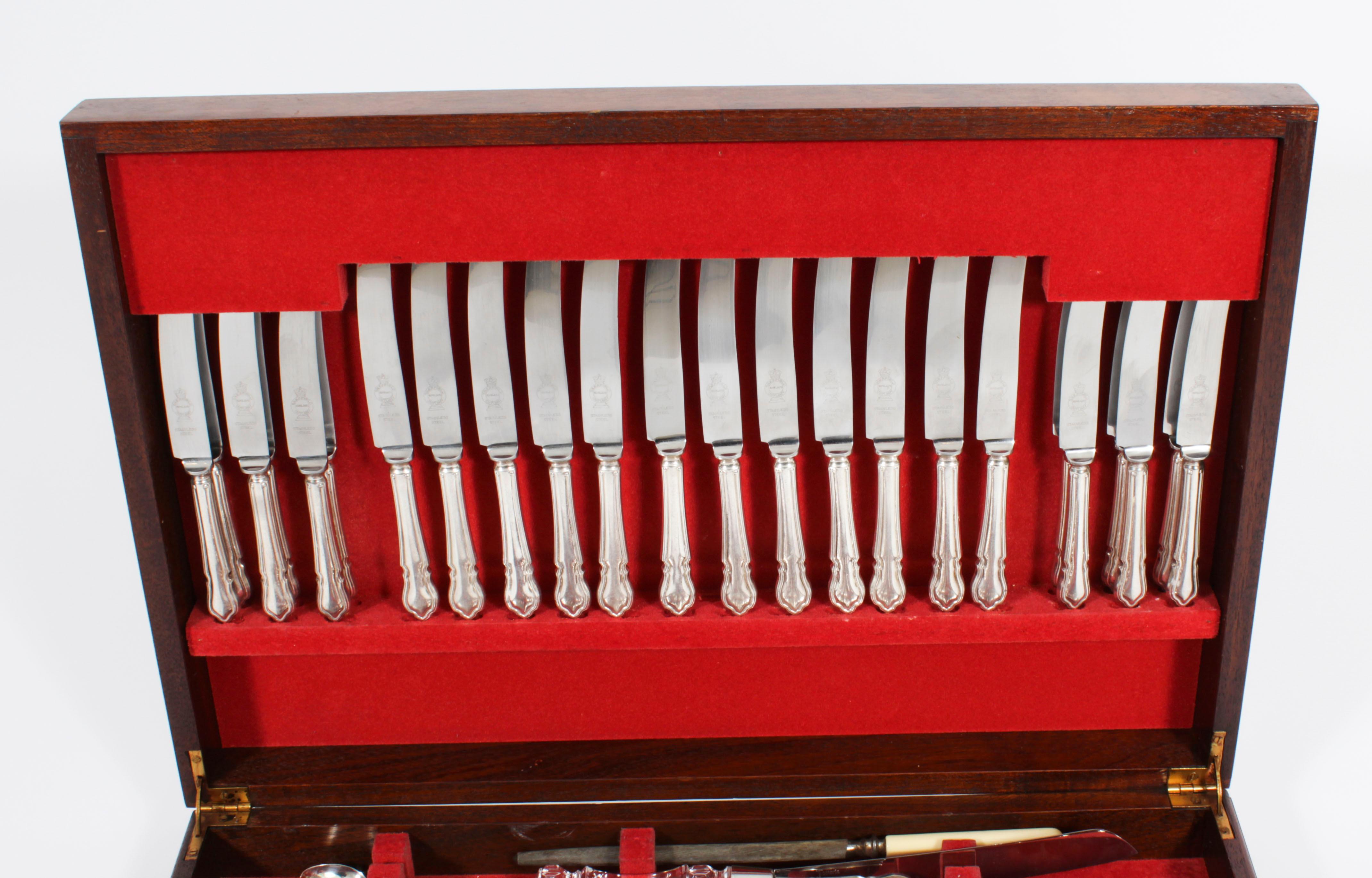 Vintage Canteen x 12 Silver Plated Cutlery Set Mid-20th Century In Good Condition In London, GB