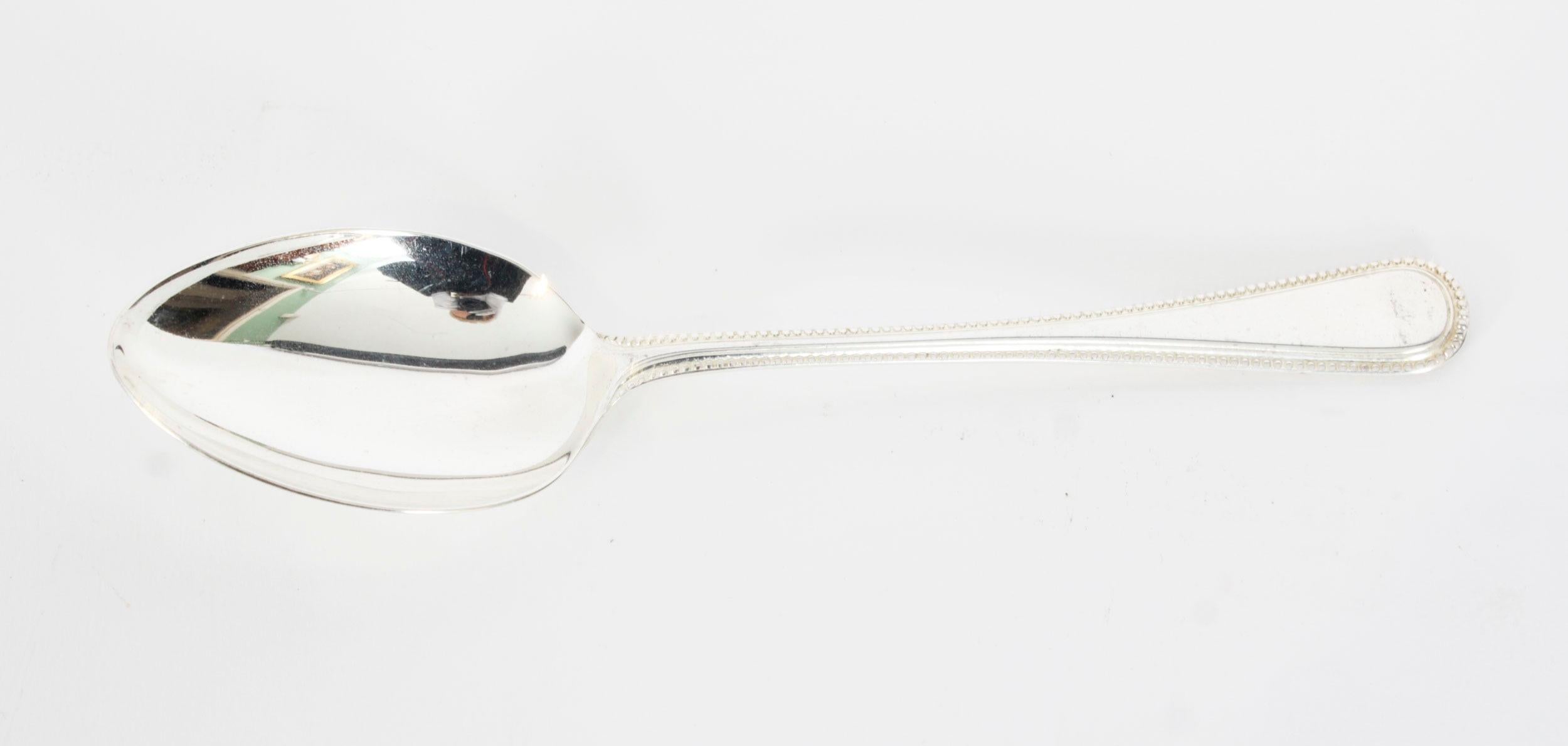 Canteen x 8 perles argentées, service de couverts à motif de 84 pièces du 20ème siècle en vente 7