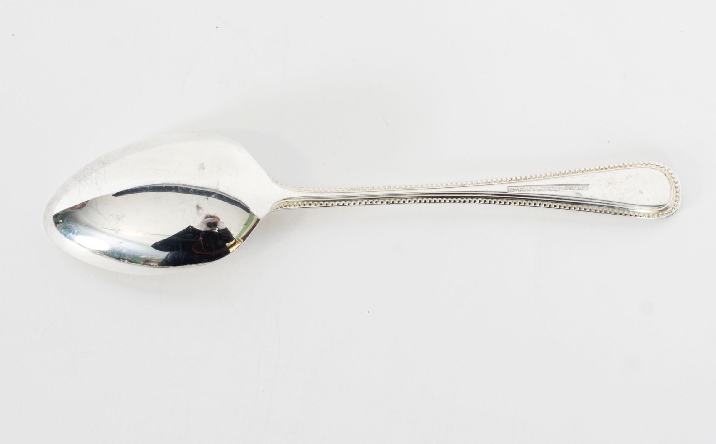 Canteen x 8 perles argentées, service de couverts à motif de 84 pièces du 20ème siècle en vente 8