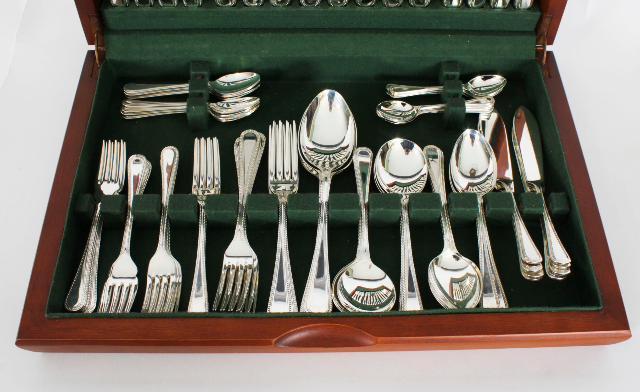 Argent Canteen x 8 perles argentées, service de couverts à motif de 84 pièces du 20ème siècle en vente