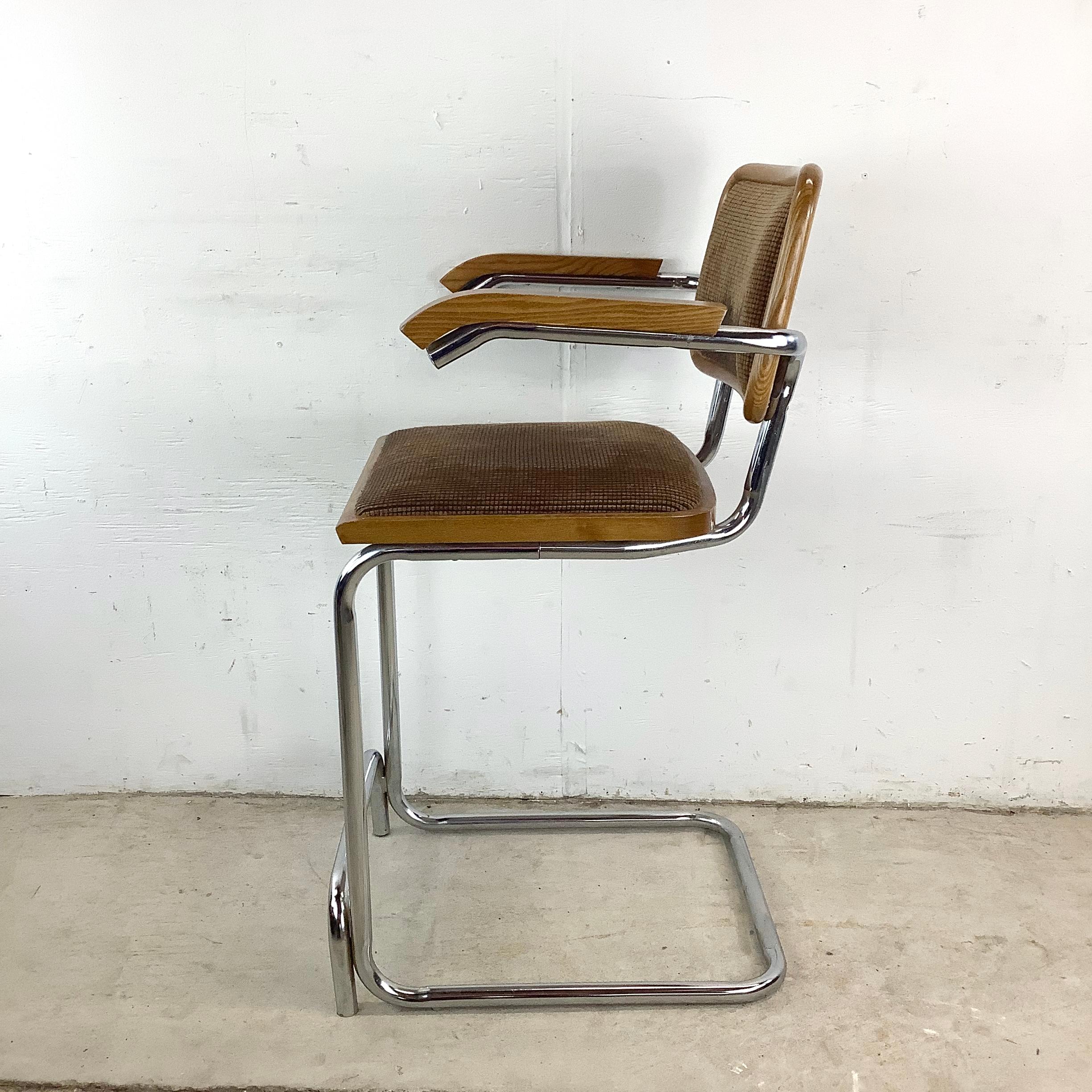 Taburete de bar voladizo vintage con reposabrazos en venta 1