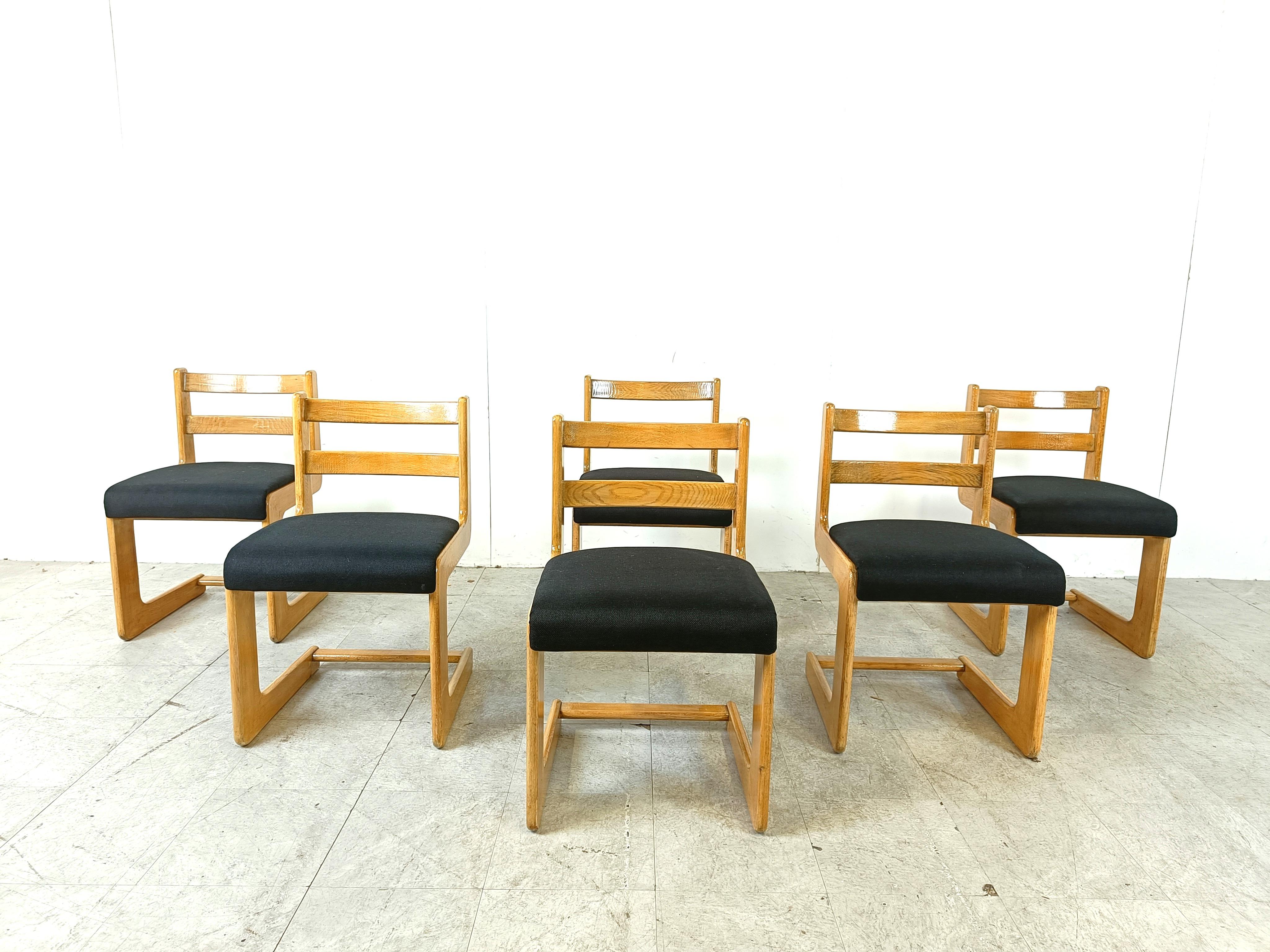 Freitragende Vintage-Stühle von Casala, 1970er-Jahre (Moderne der Mitte des Jahrhunderts) im Angebot