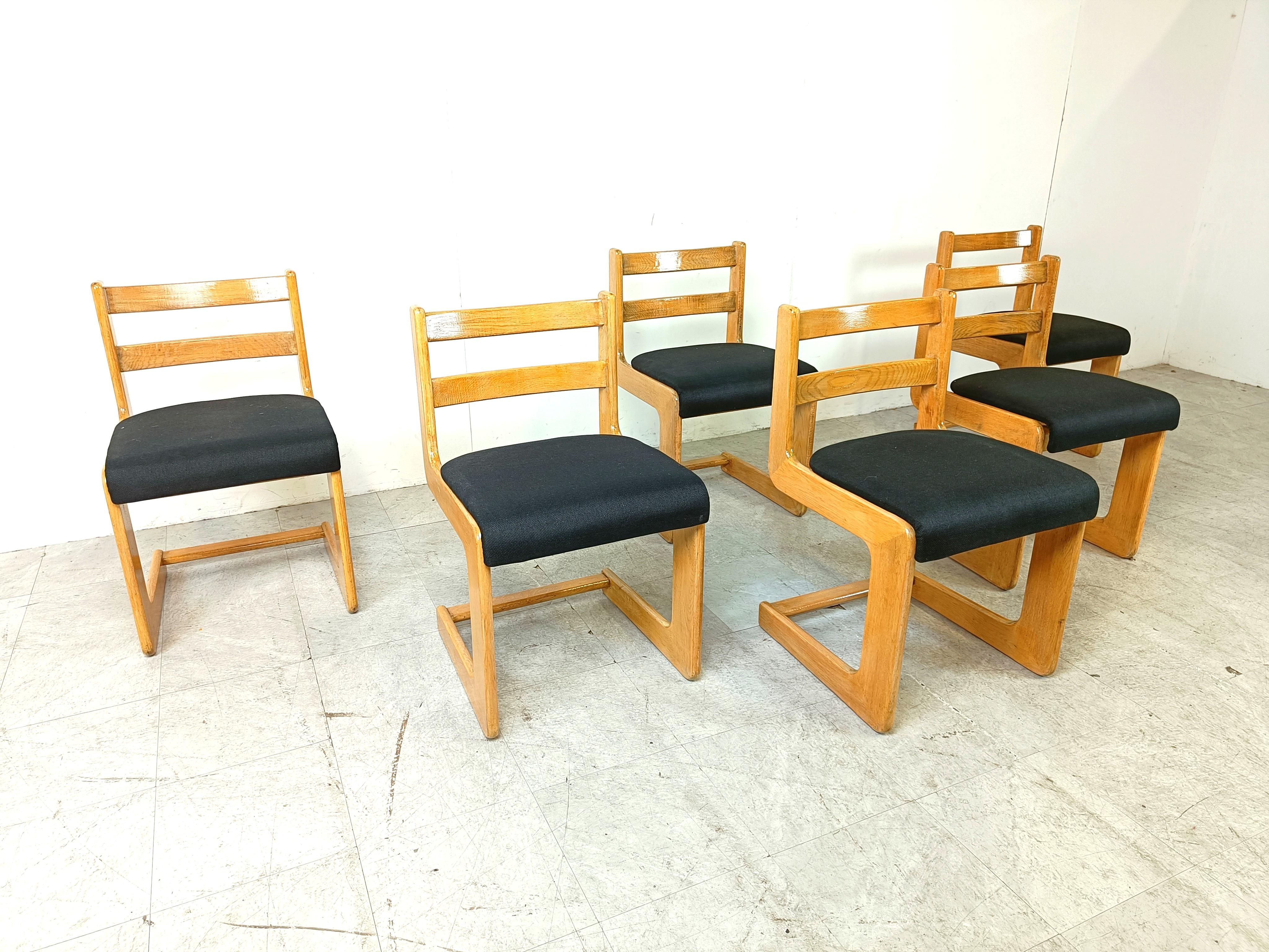 Freitragende Vintage-Stühle von Casala, 1970er-Jahre (Ende des 20. Jahrhunderts) im Angebot