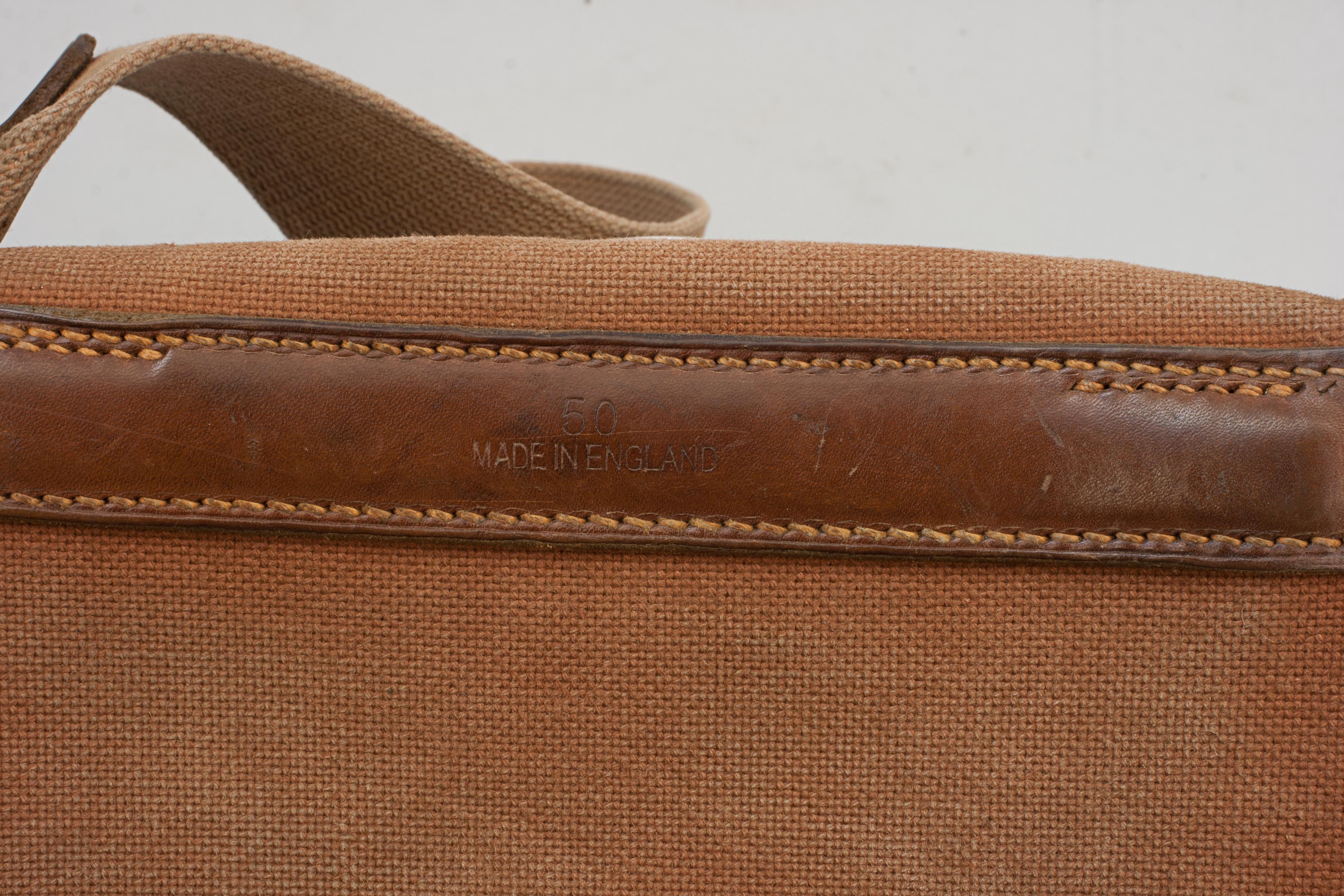 Vintage Canvas Brady Cartridge Bag In Good Condition For Sale In Oxfordshire, GB