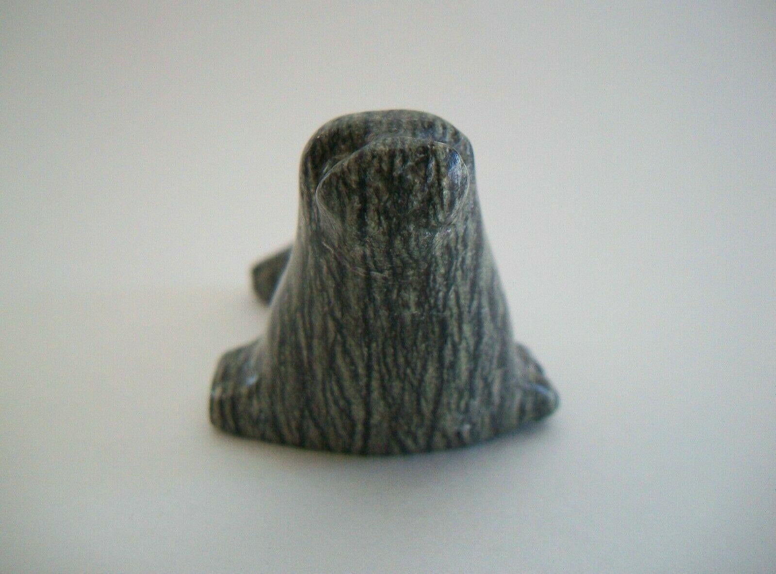 Vintage Cape Dorset Inuit Stone Carving of a Seal, Unsigned, Canada, C.1960's In Good Condition For Sale In Chatham, ON