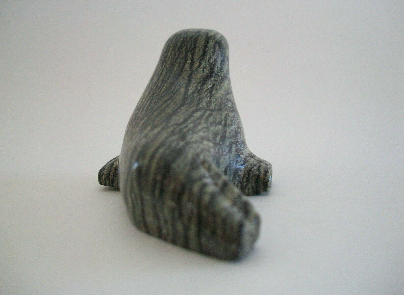 Vintage Cape Dorset Inuit Stone Carving of a Seal, Unsigned, Canada, C.1960's For Sale 2