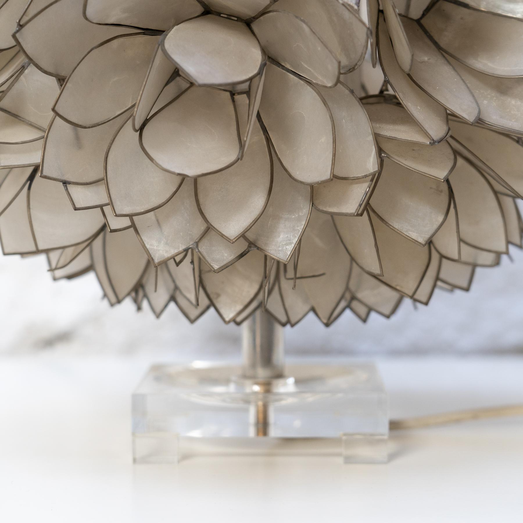 Vintage Capiz Table Lamp Mothers Pearl, circa 1970 In Good Condition In Barcelona, ES