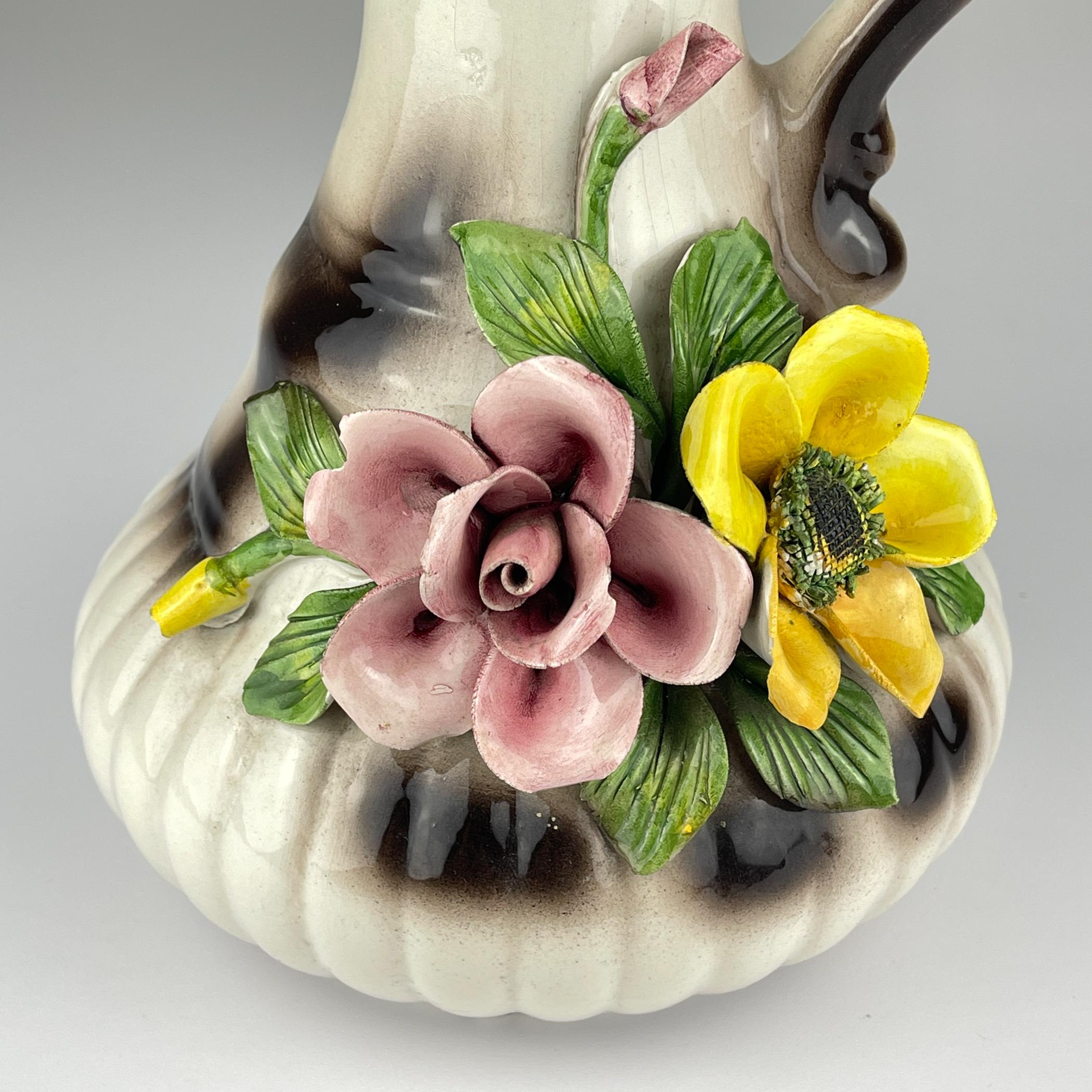 italien Pichet vintage en céramique de Capodimonte, milieu du 20e siècle en vente