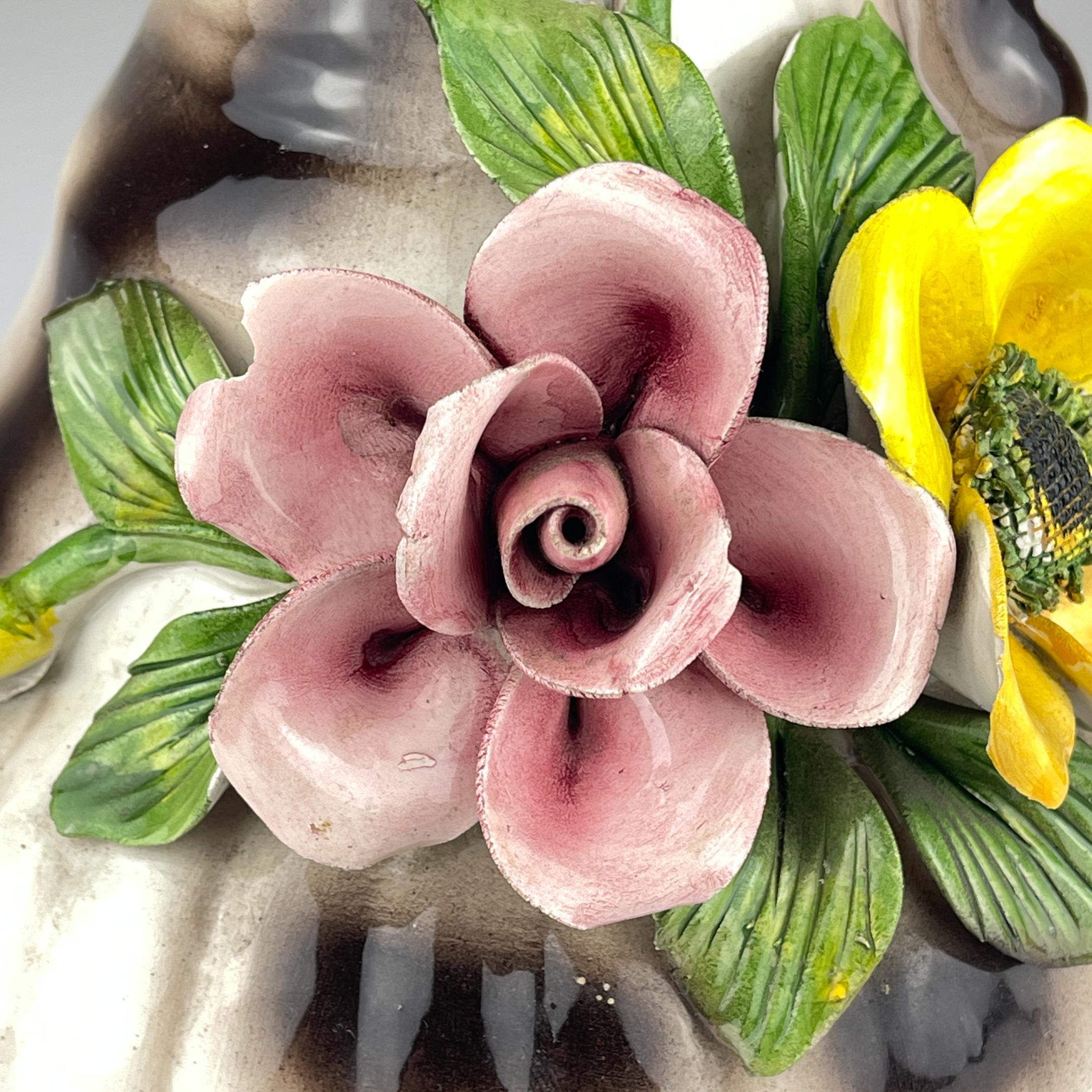Pichet vintage en céramique de Capodimonte, milieu du 20e siècle Bon état - En vente à Miklavž Pri Taboru, SI