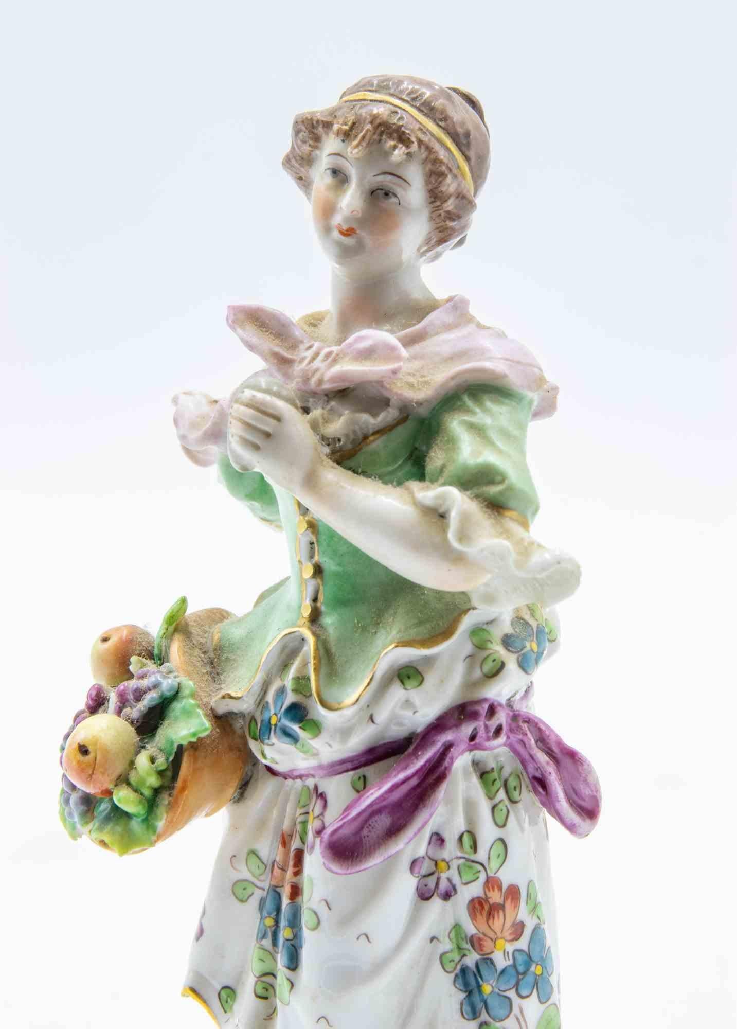 Vintage Capodimonte Ceramic Sculpture of Young Woman, Italy, mid-20th Century In Good Condition For Sale In Roma, IT
