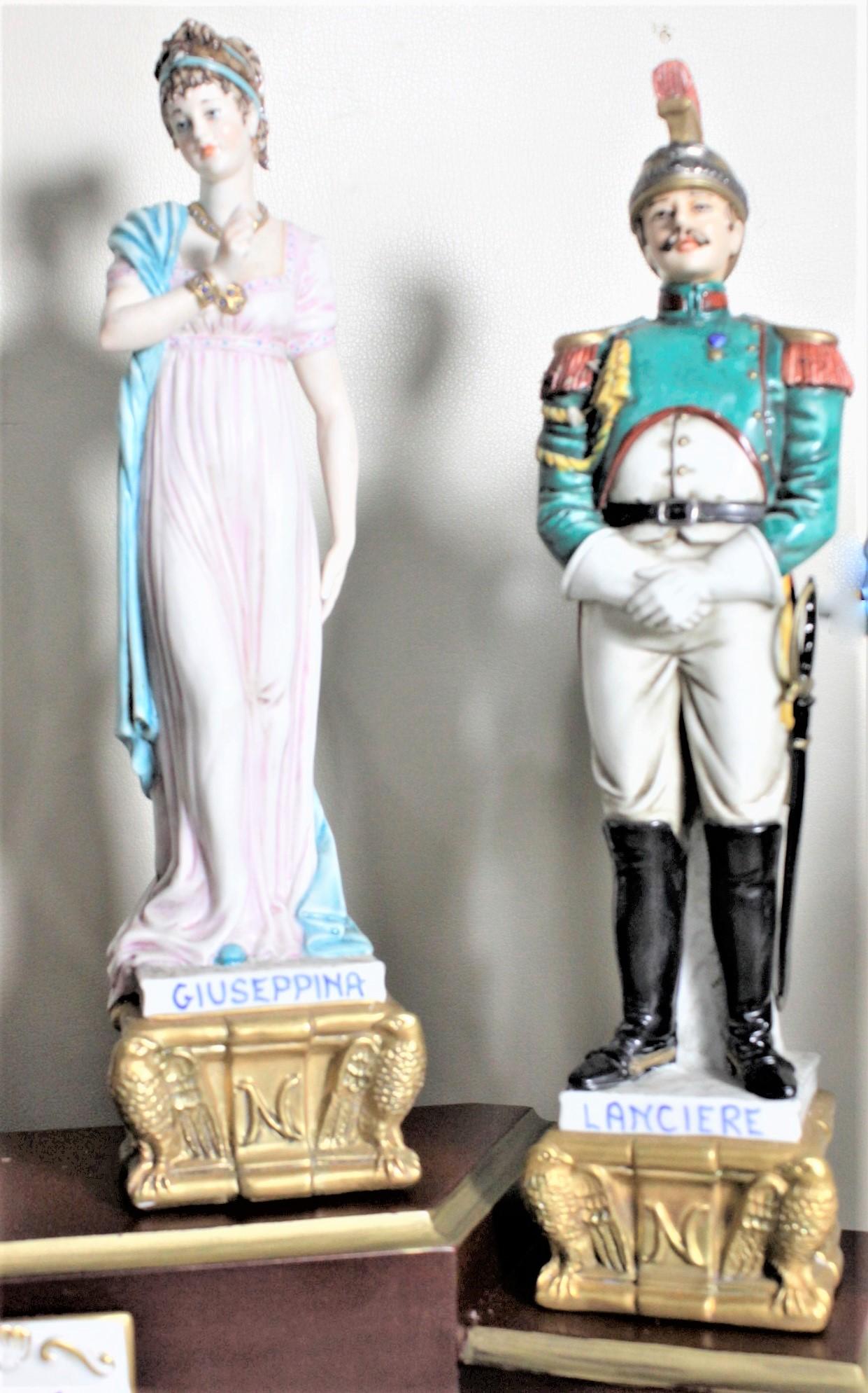 Vintage Capodimonte Military Porzellan-Skulptur Set mit tiered Display Stand (Italienisch) im Angebot