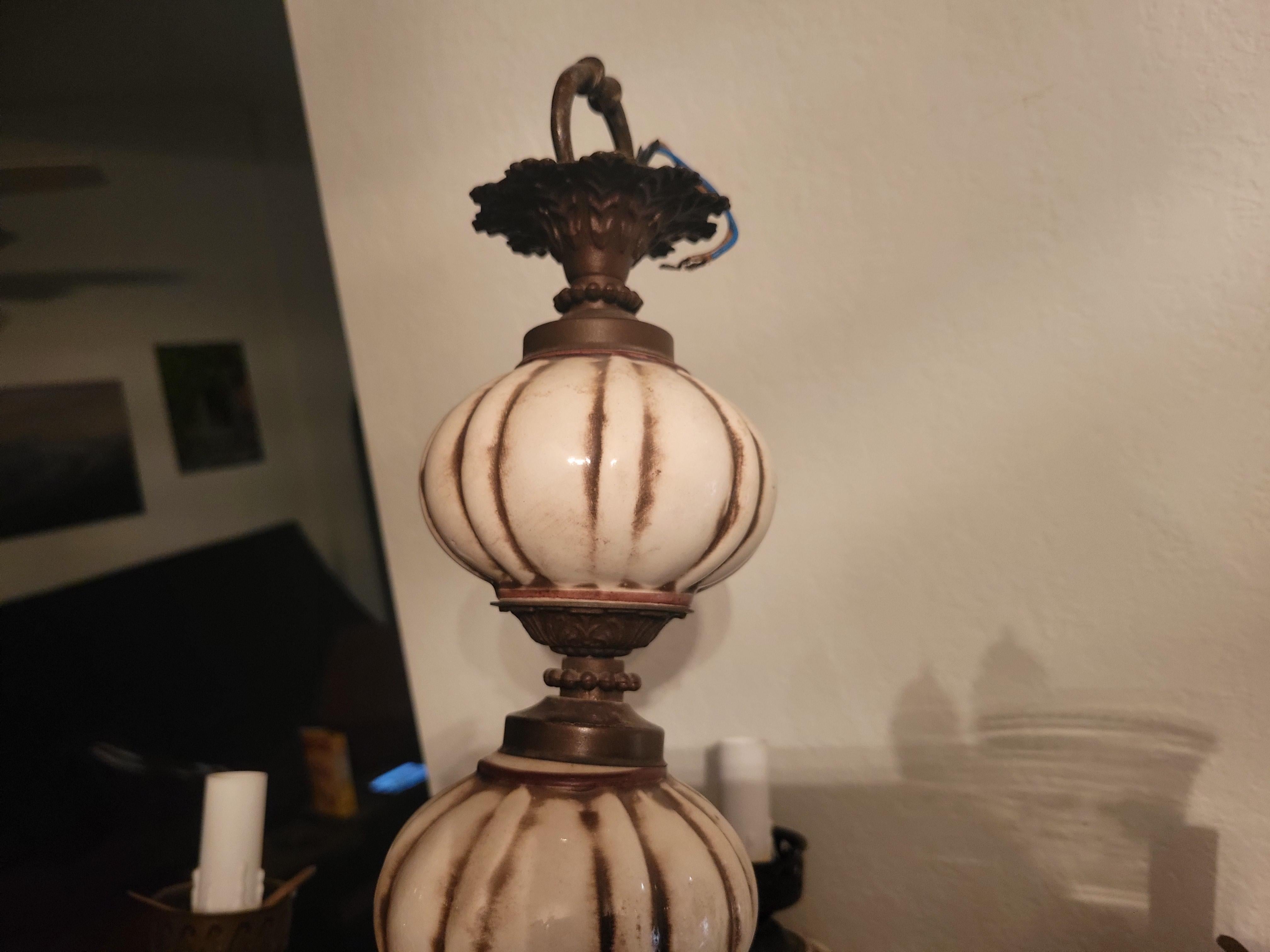 Métal Lustre vintage à 6 éclairages en porcelaine peint à la main en vente
