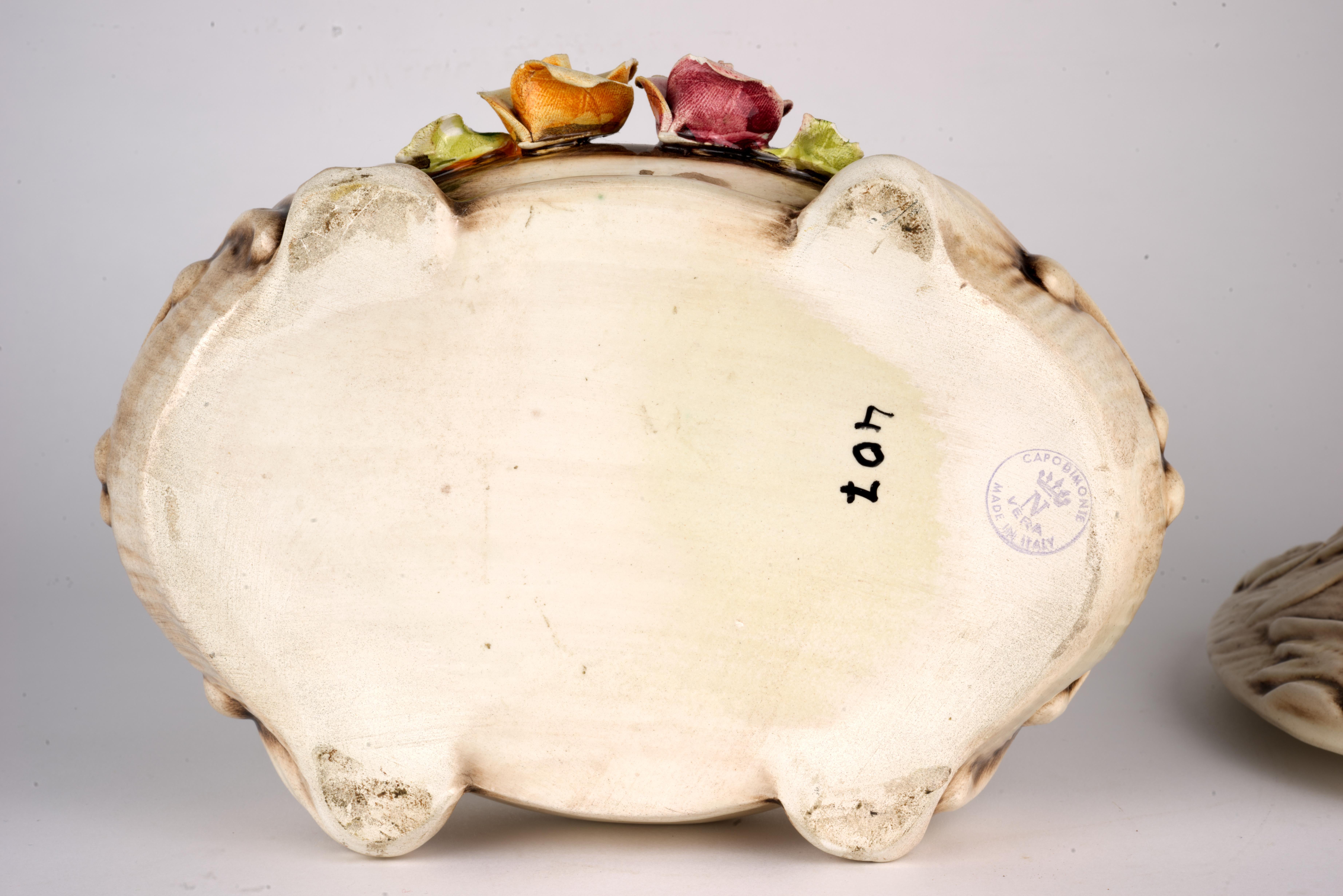 Caja de Baratijas Vintage Capodimonte Vera Cubierta con Flores Italia siglo XX en venta