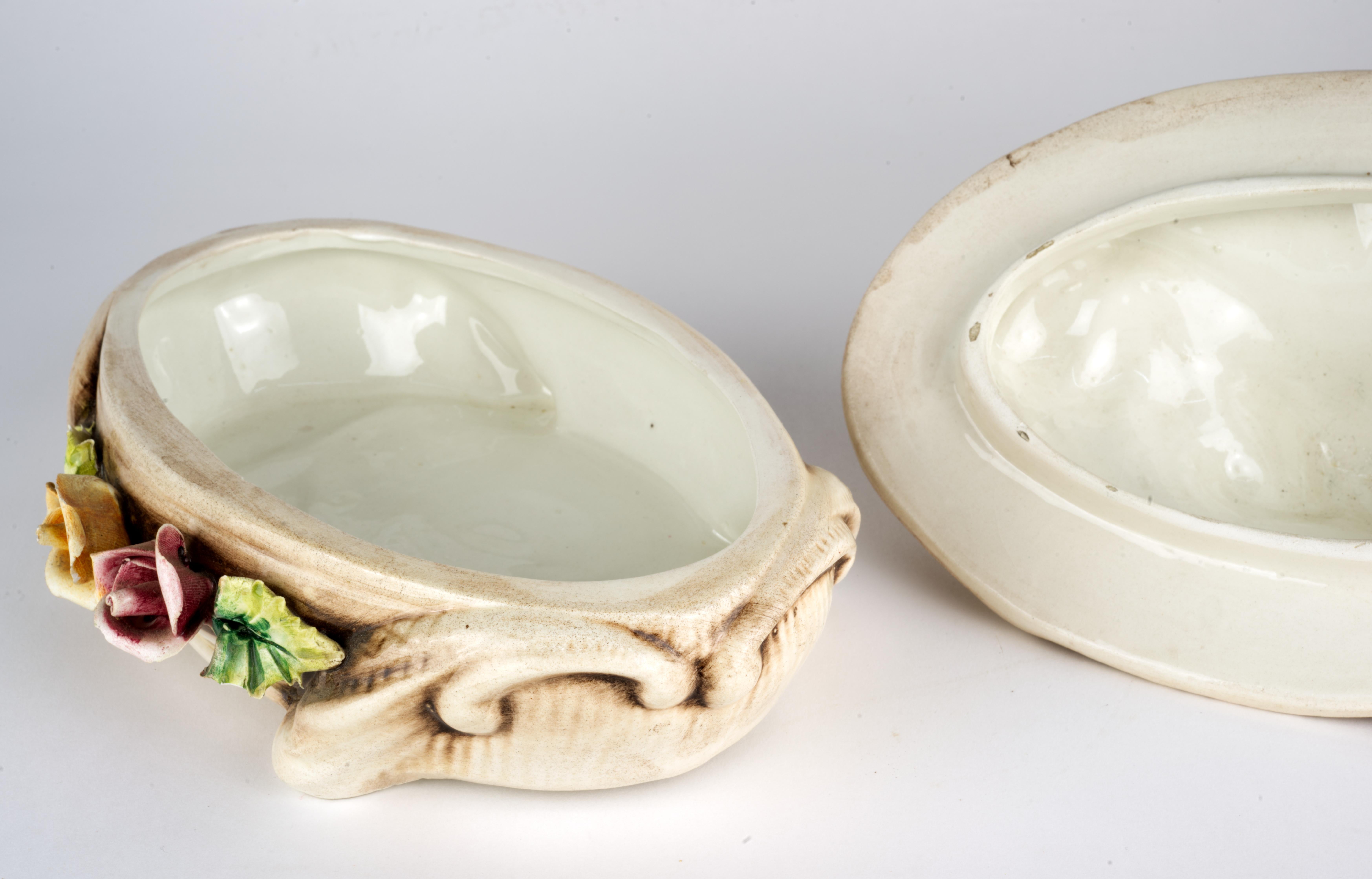 Caja de Baratijas Vintage Capodimonte Vera Cubierta con Flores Italia Cerámico en venta