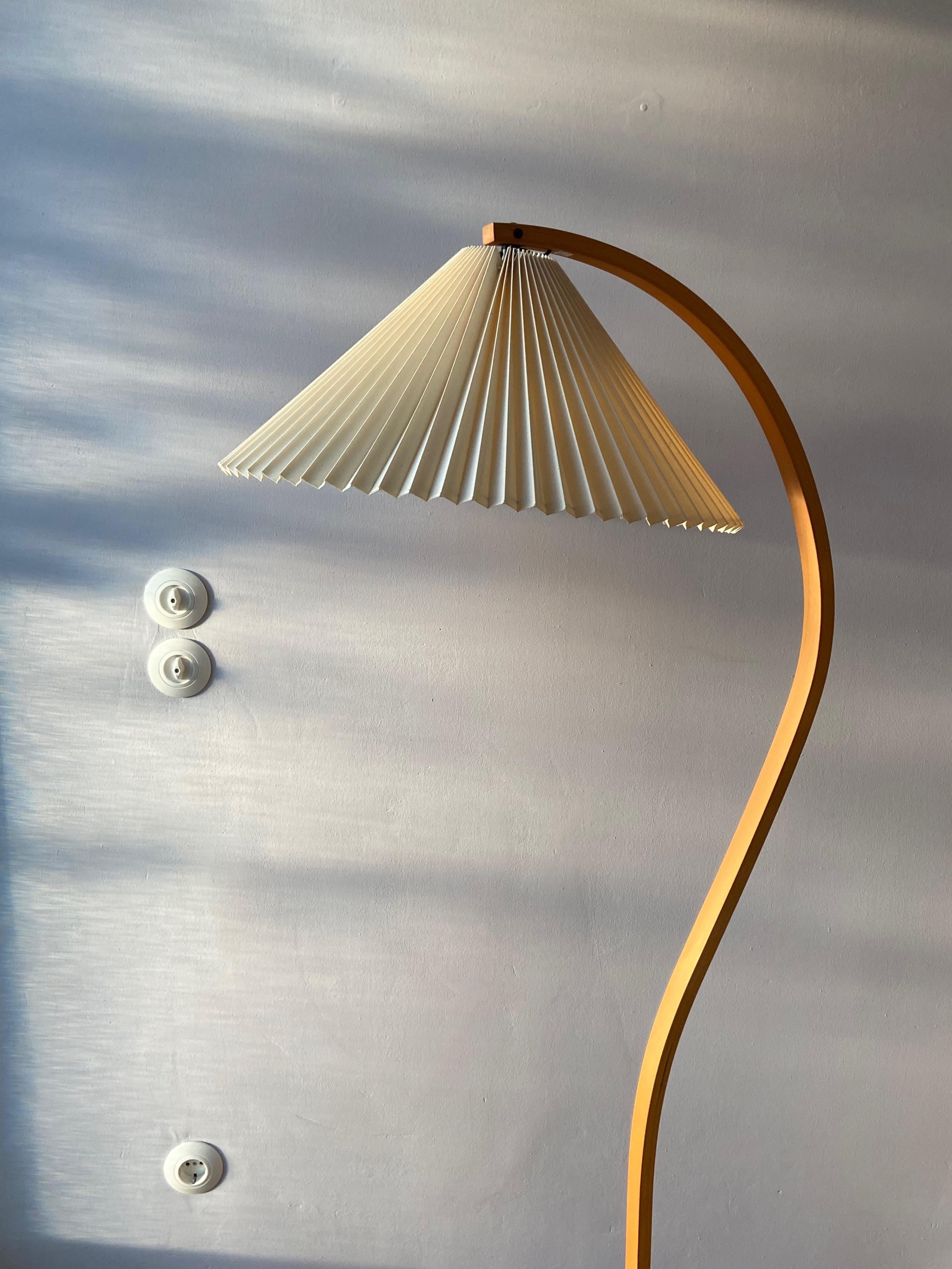 Beautiful old caprani floor lamp designed by mads caprani and produced by caprani lights in 1970s denmark. With e27/e26 socket, dimmer switch, ready to use. Only small spots at the shade.
 