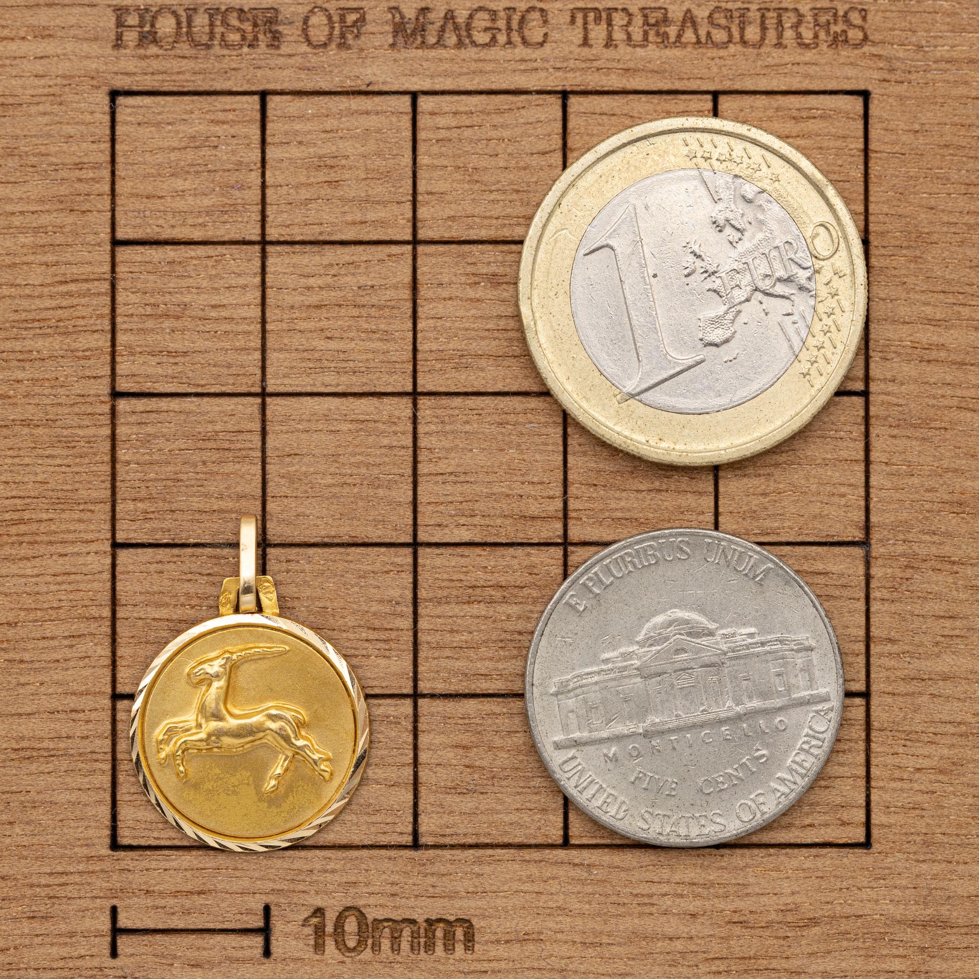Modern Vintage Capricorn - 18 karat zodiac charm pendant - solid yellow gold Star Sign For Sale