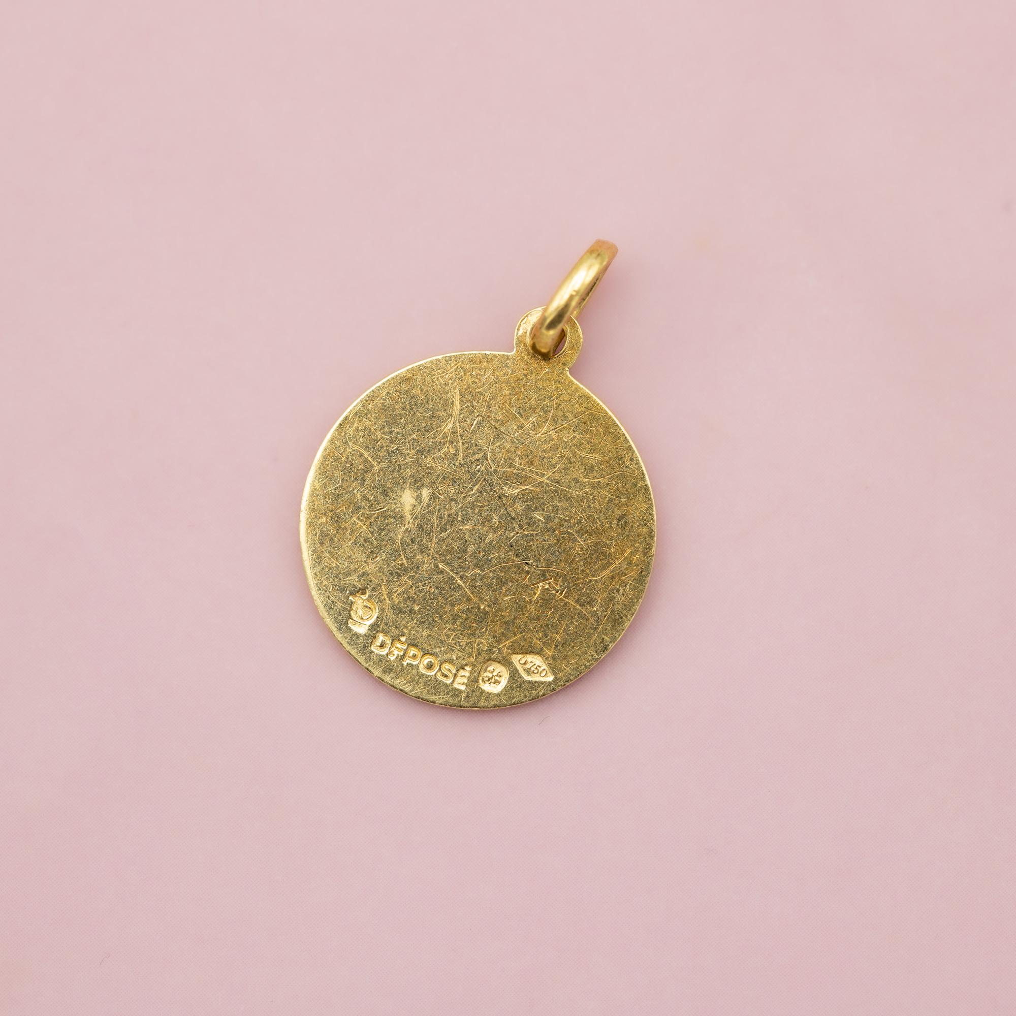 Vintage Capricorn - 18 karat zodiac charm pendant - solid yellow gold Star Sign For Sale 4