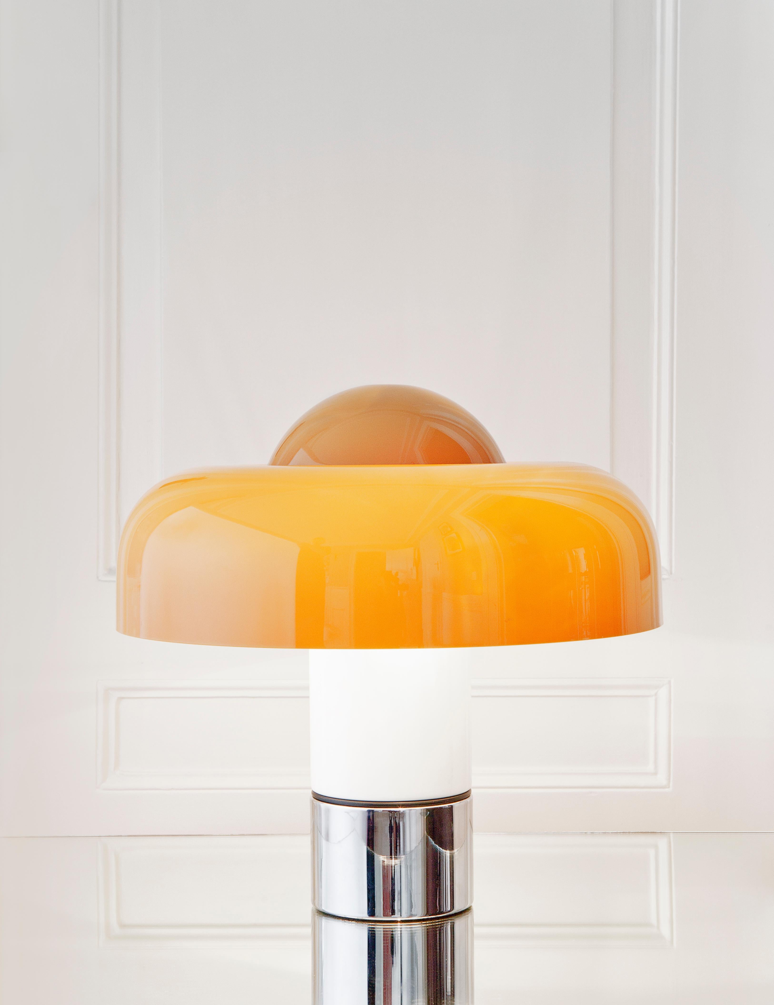 Beautiful Brumbury table lamp with a base of painted steel, chrome and rubber. Caramel coloured acrylic plastic lamp shade. 