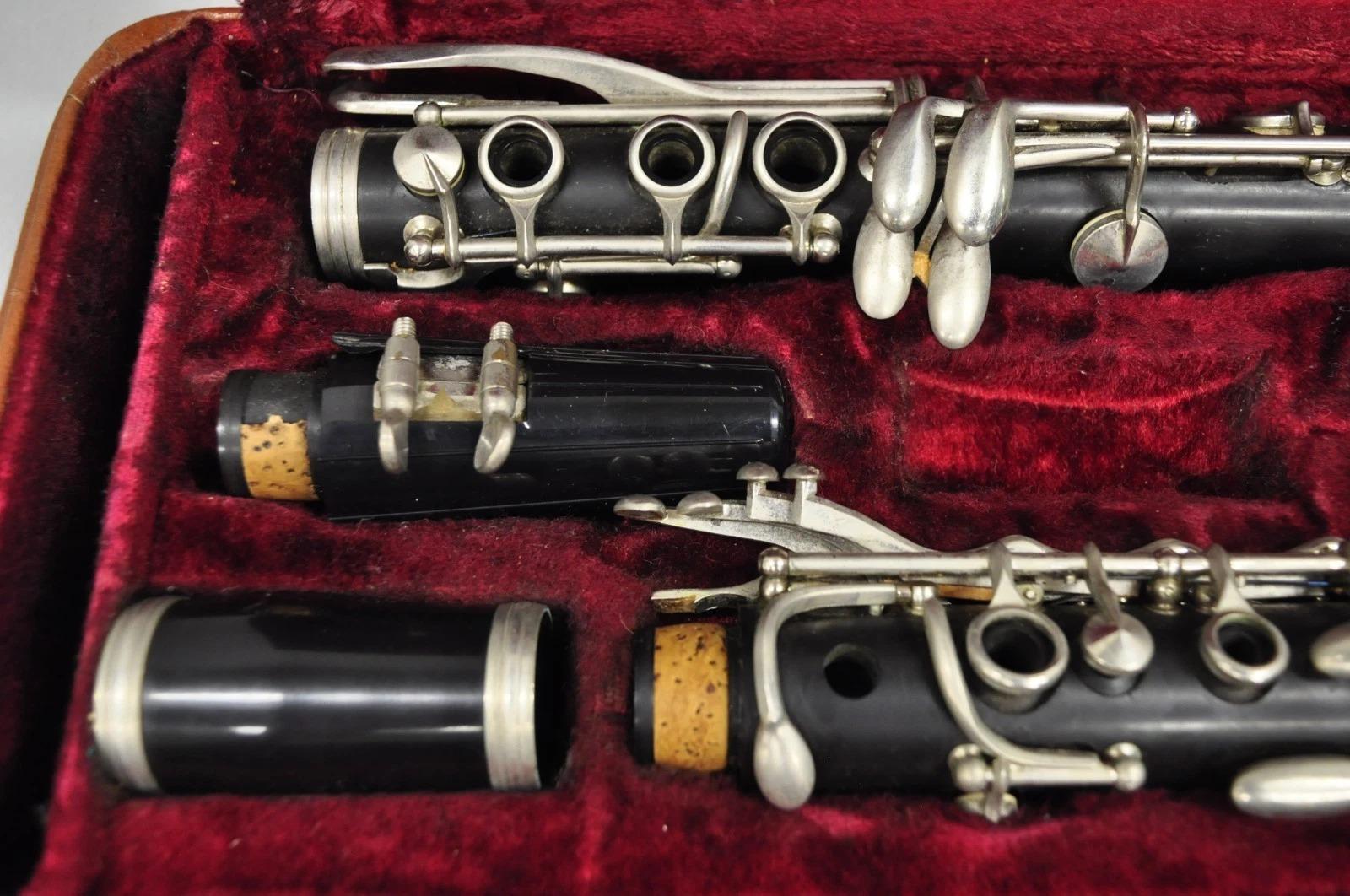 XX secolo Strumento musicale Caravelle Clarinetto d'epoca con custodia originale in vendita