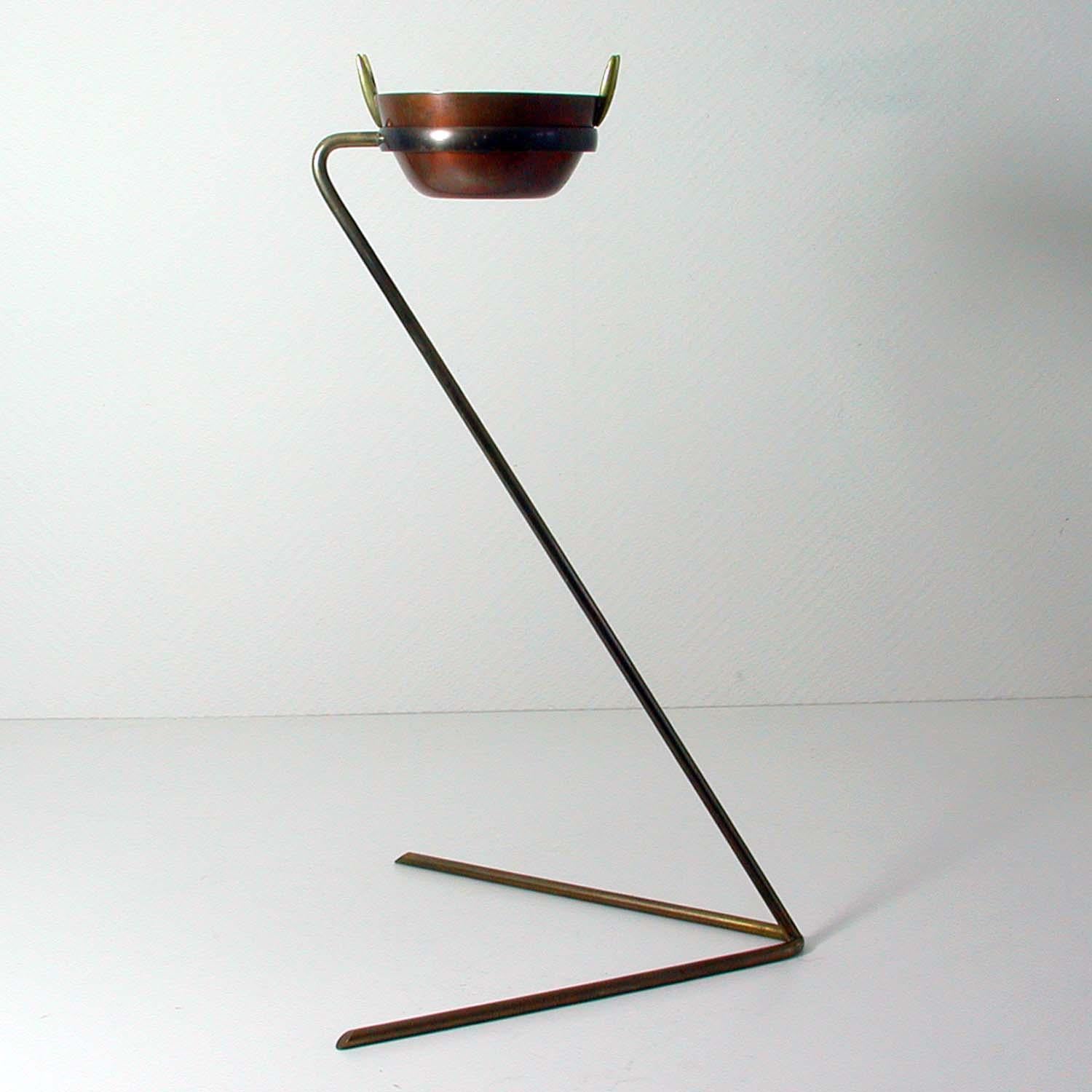 This very rare 1950s standing floor ashtray was designed by Carl Auböck and produced by Carl Auböck Wertstatten in Vienna in the 1950s.

It has got a brass stand and a removable copper and brass ashtray.

Condition is very good with a lovely