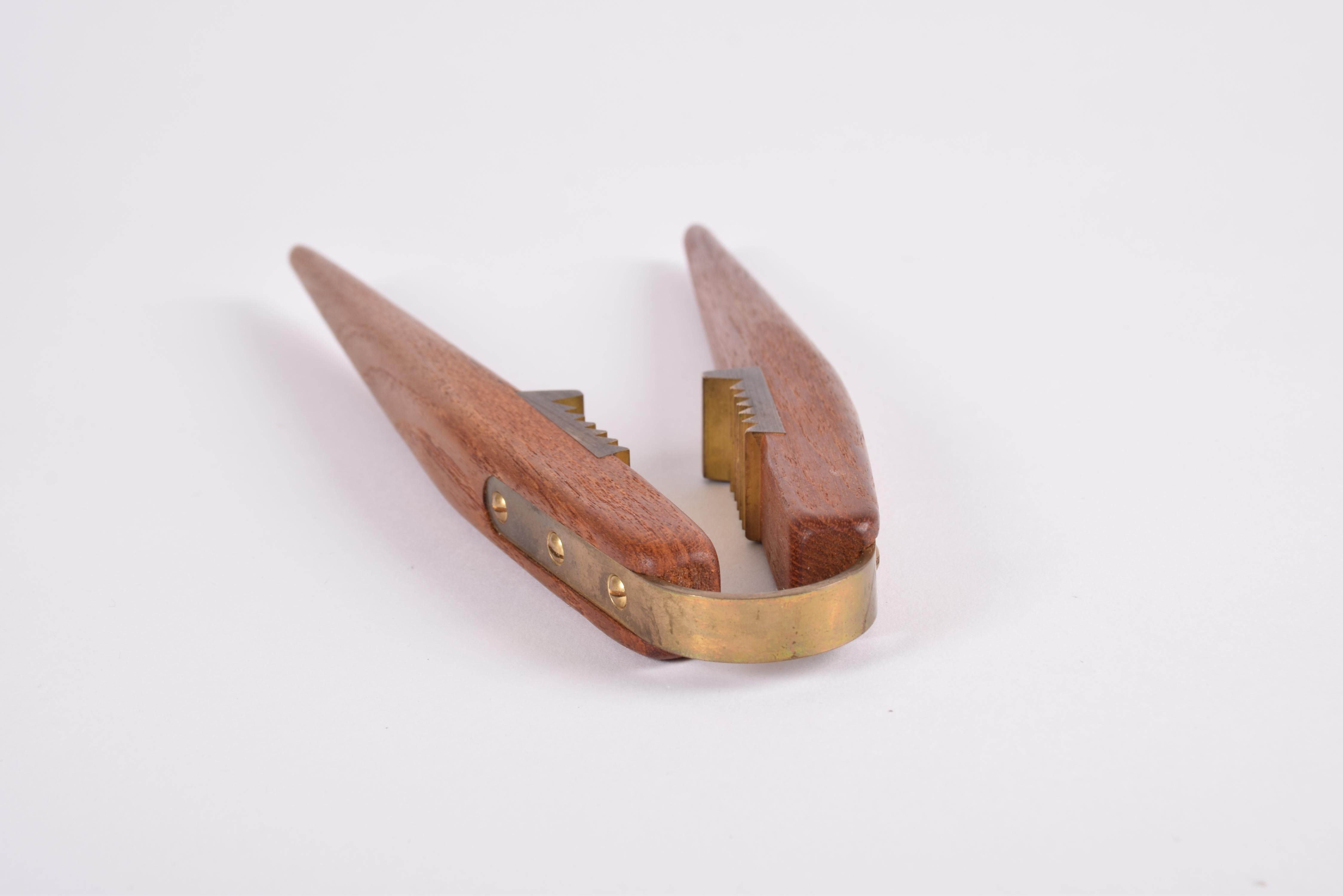 Vintage Carl Auböck Nussknacker Teak und Messing, Wien Österreich Modernes Design 1950 im Zustand „Gut“ im Angebot in Silkeborg, Silkeborg