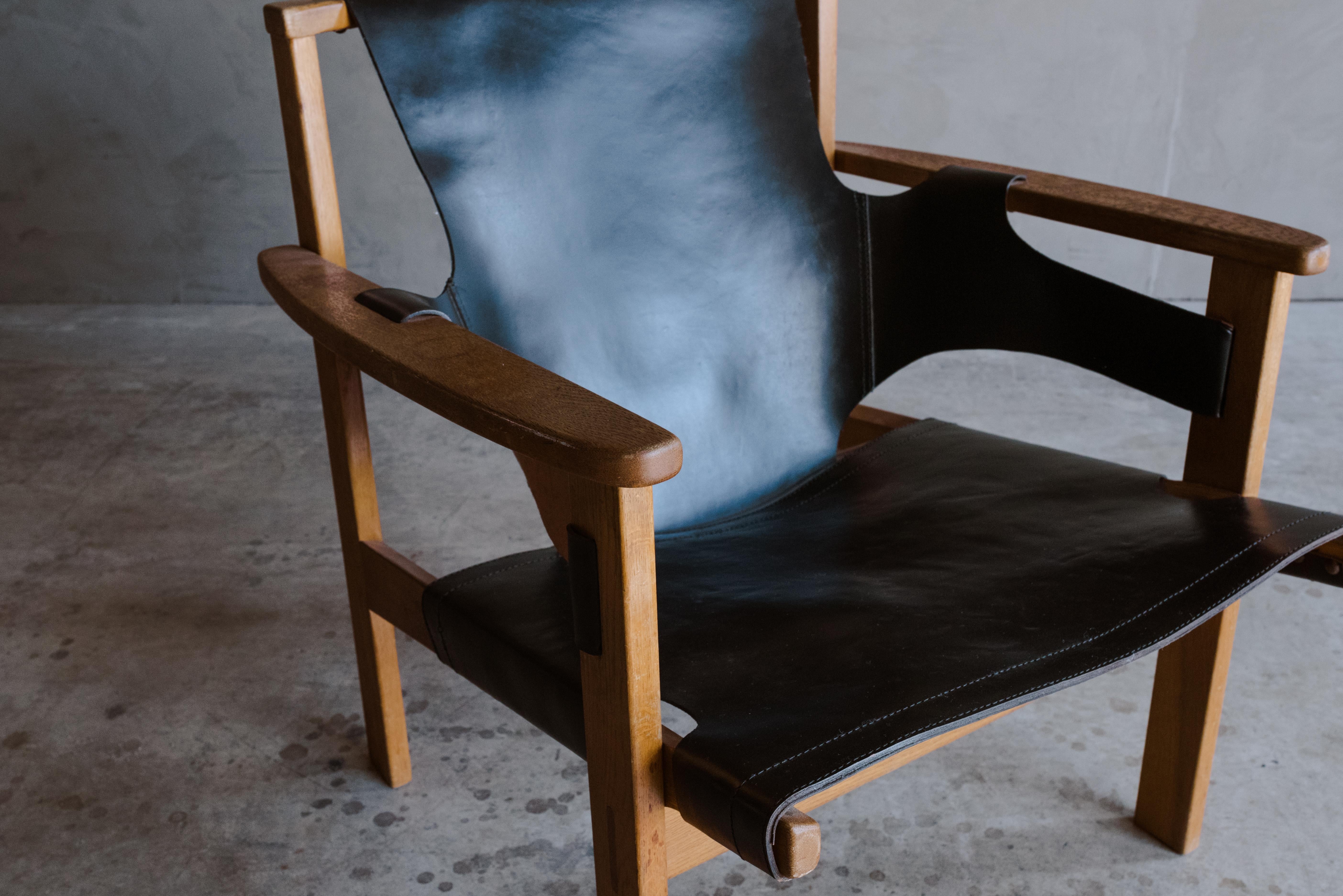 Vintage Carl-Axel Acking chair for NK 'Nordiska Kompaniet', model 'Trienna', Circa 1960. Solid oak frame with stretched black leather. Light wear and use.