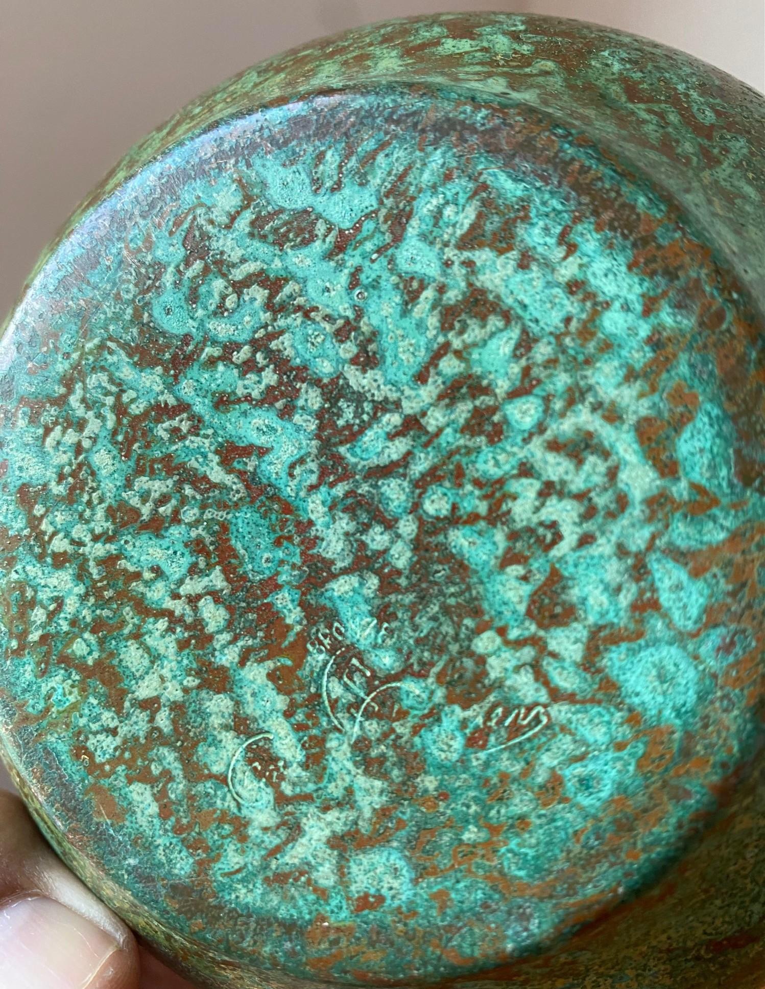 1960's mid-century modern Carl Sorensen design bronze bowl with lid, in vintage original condition with minor wear and patina.  This beautiful piece is minimalist and intriguing.  The lid features a handle sculpted as a stylized leaf making the