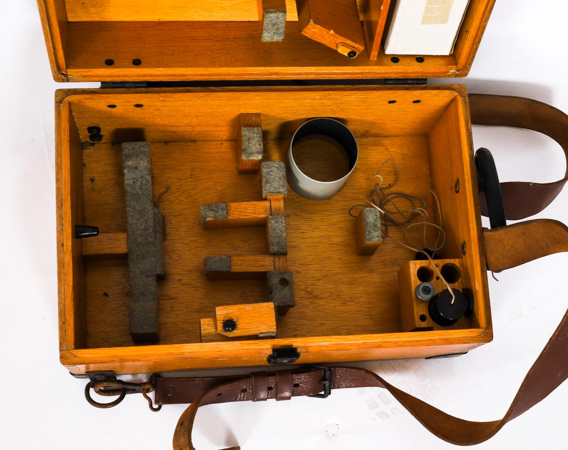 Vintage Carl Zeiss 'Theo 010' Theodolite & Tripod & Case mid 20th Century For Sale 10