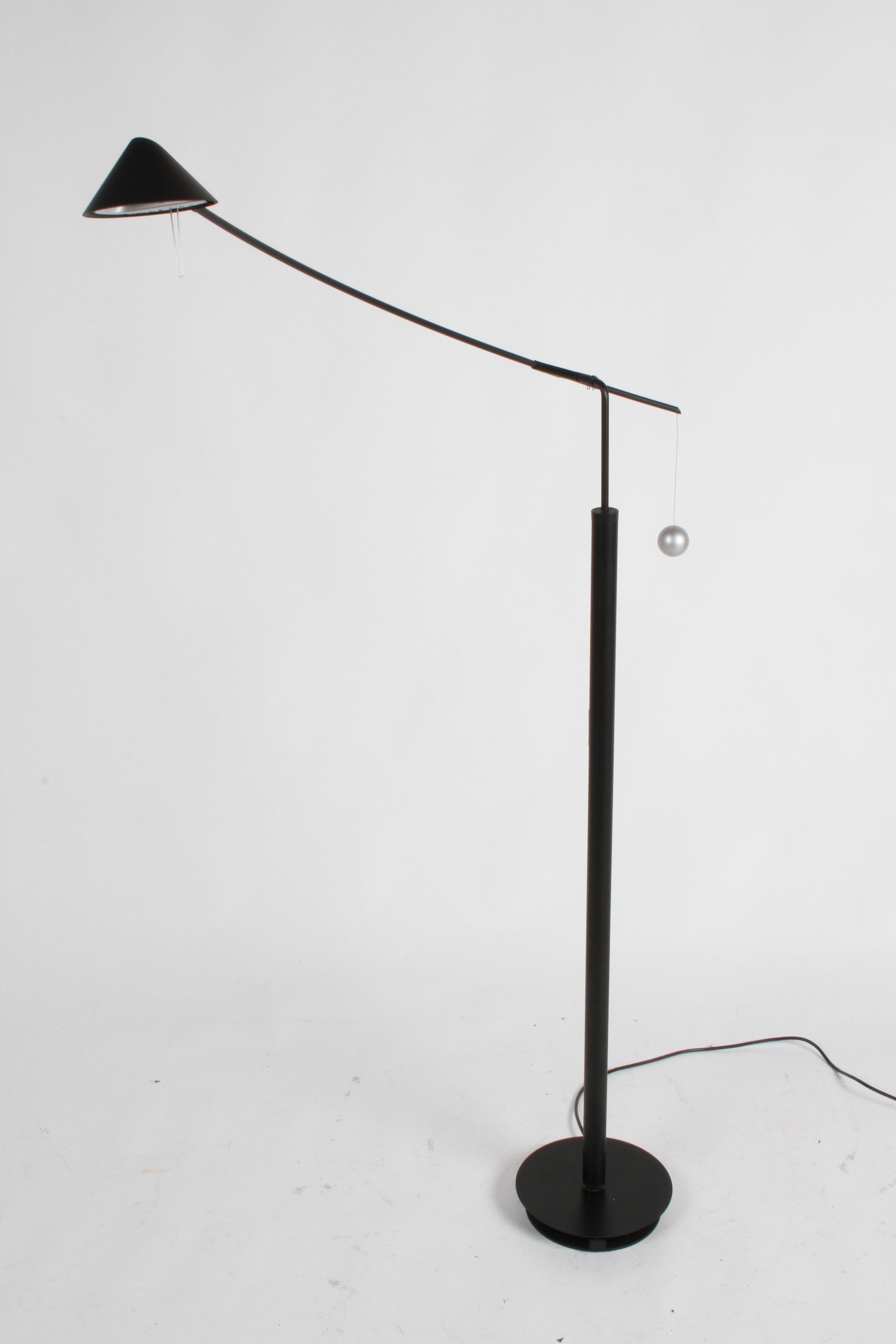 Postmoderne schwarze Stehlampe Vintage von Carlo Forcolini für Artemide, Italien, 1980er Jahre im Angebot 6