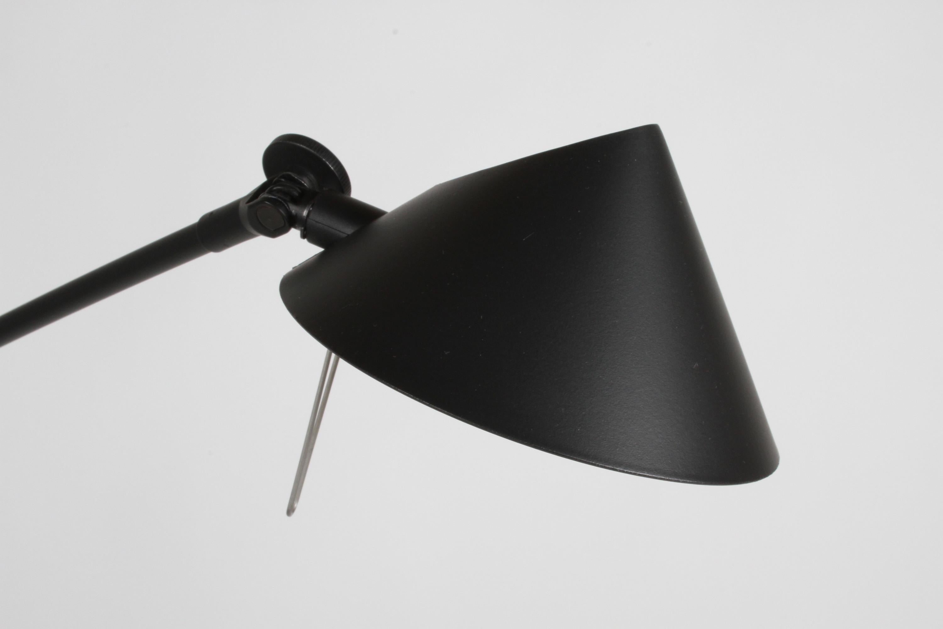 Postmoderne schwarze Stehlampe Vintage von Carlo Forcolini für Artemide, Italien, 1980er Jahre im Angebot 8