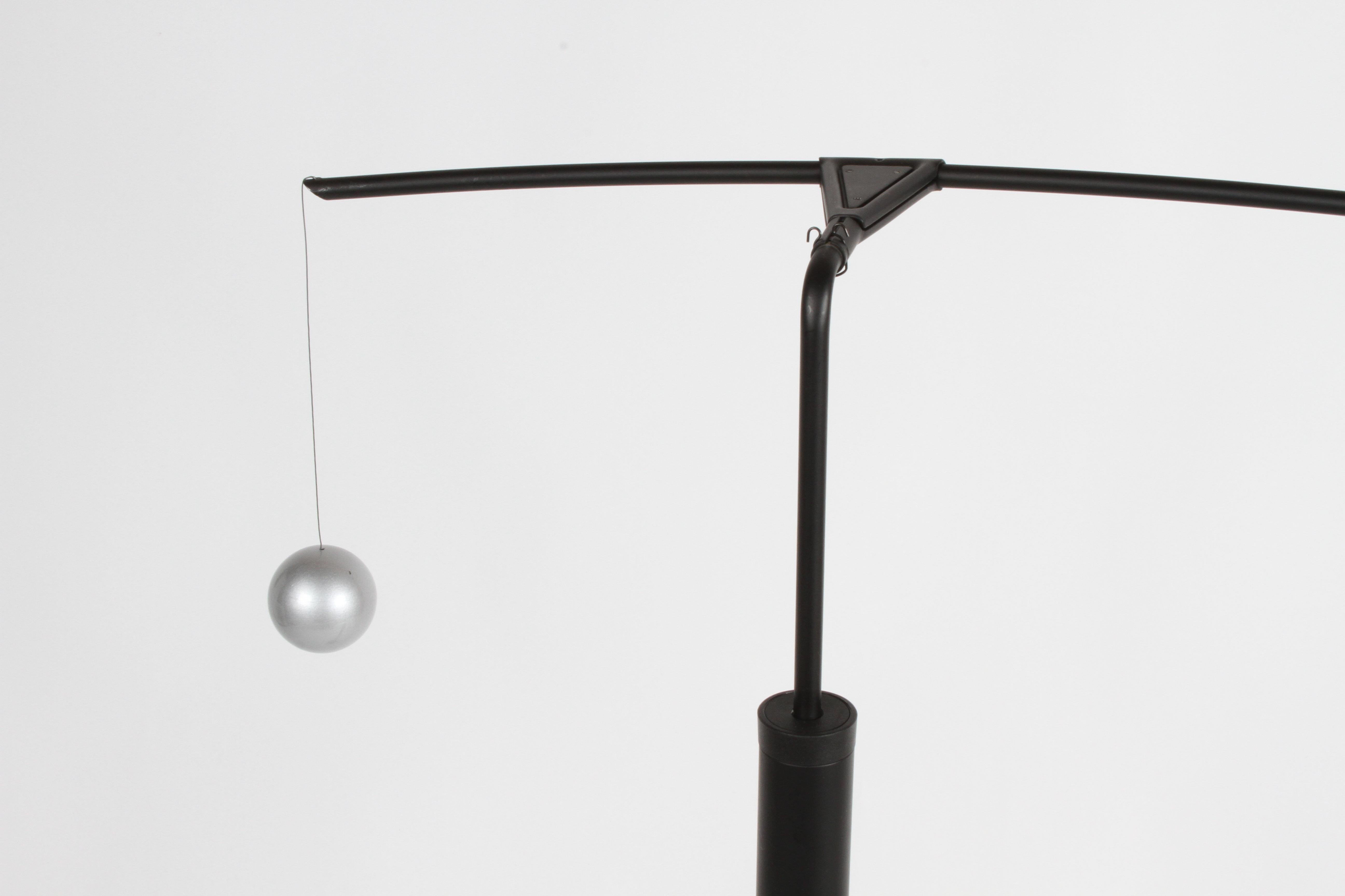 Postmoderne schwarze Stehlampe Vintage von Carlo Forcolini für Artemide, Italien, 1980er Jahre im Angebot 14