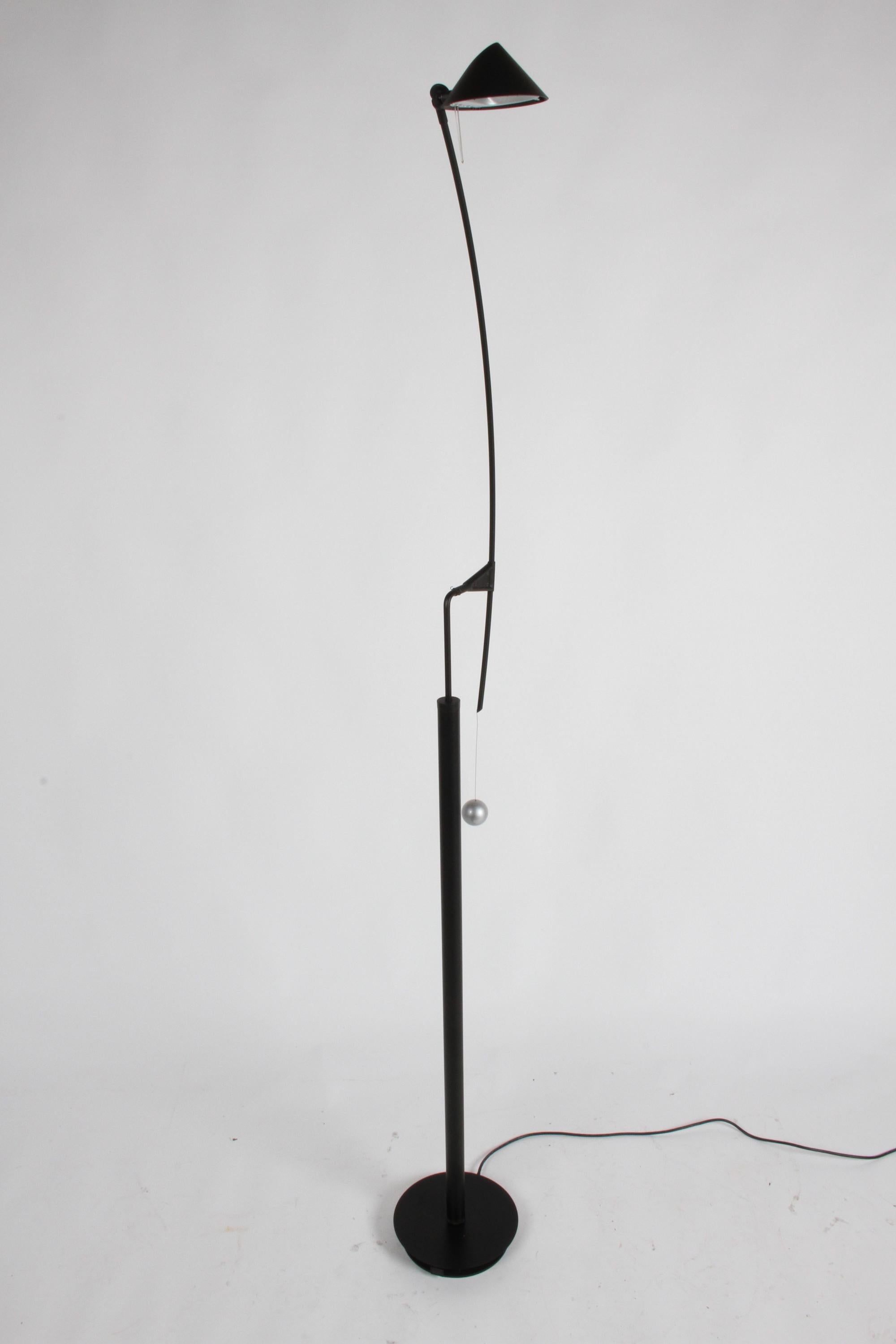 Métal Lampadaire noir post-moderne vintage Carlo Forcolini pour Artemide, Italie, années 1980 en vente