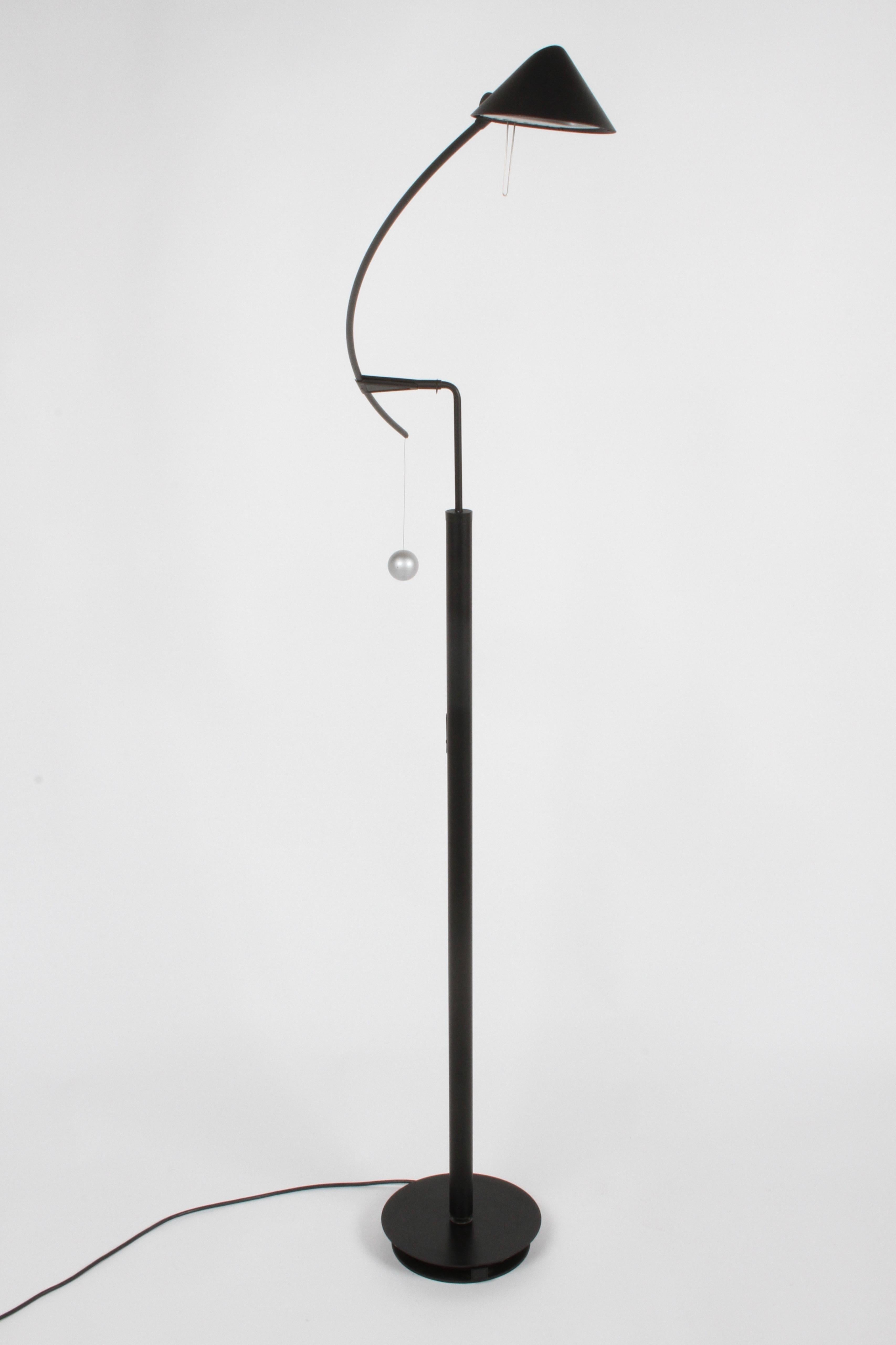 Postmoderne schwarze Stehlampe Vintage von Carlo Forcolini für Artemide, Italien, 1980er Jahre im Angebot 2