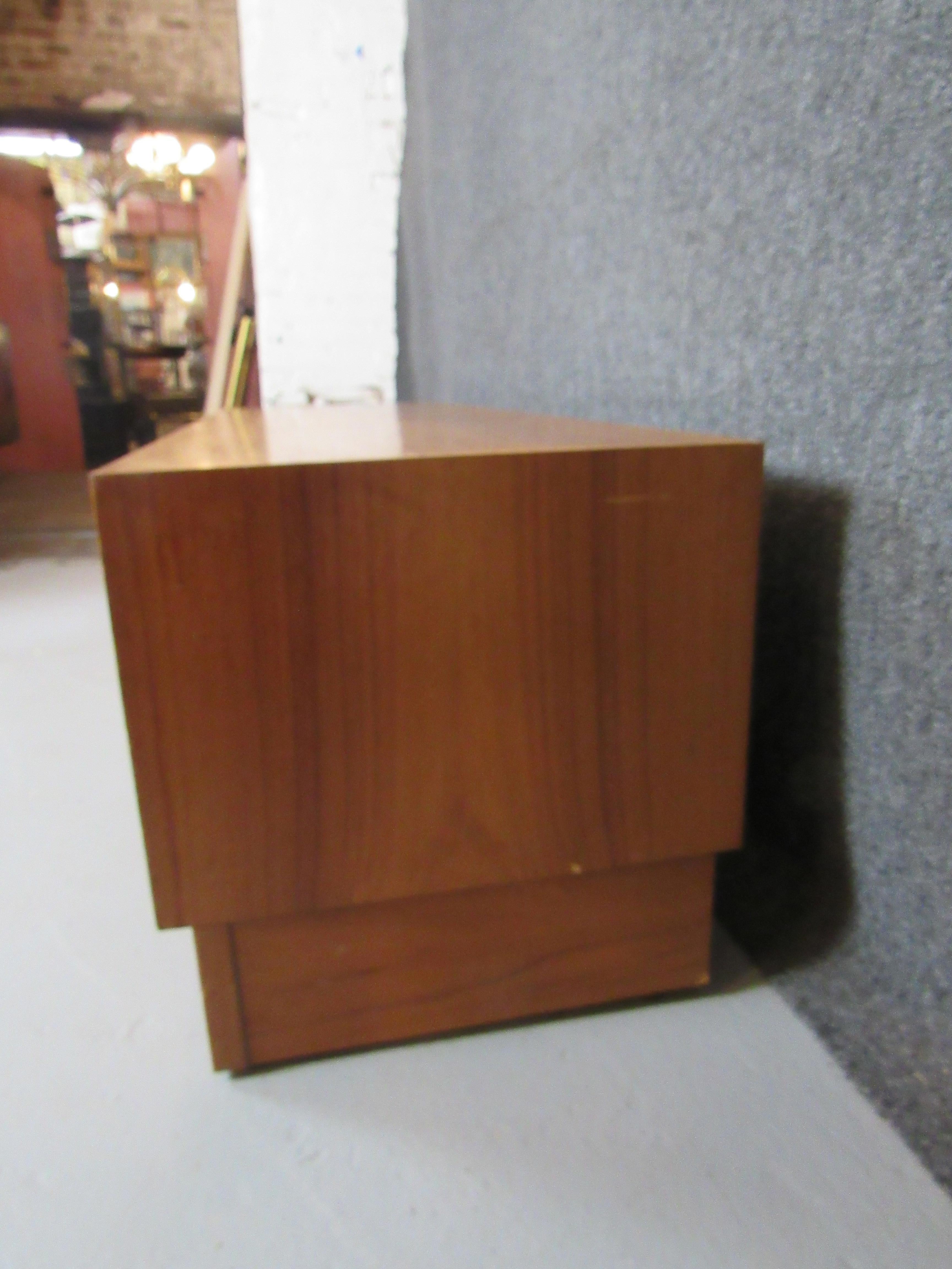 Vintage Carlo Jensen Danish Teak Entry Dresser for Hundevad & Co. For Sale 2