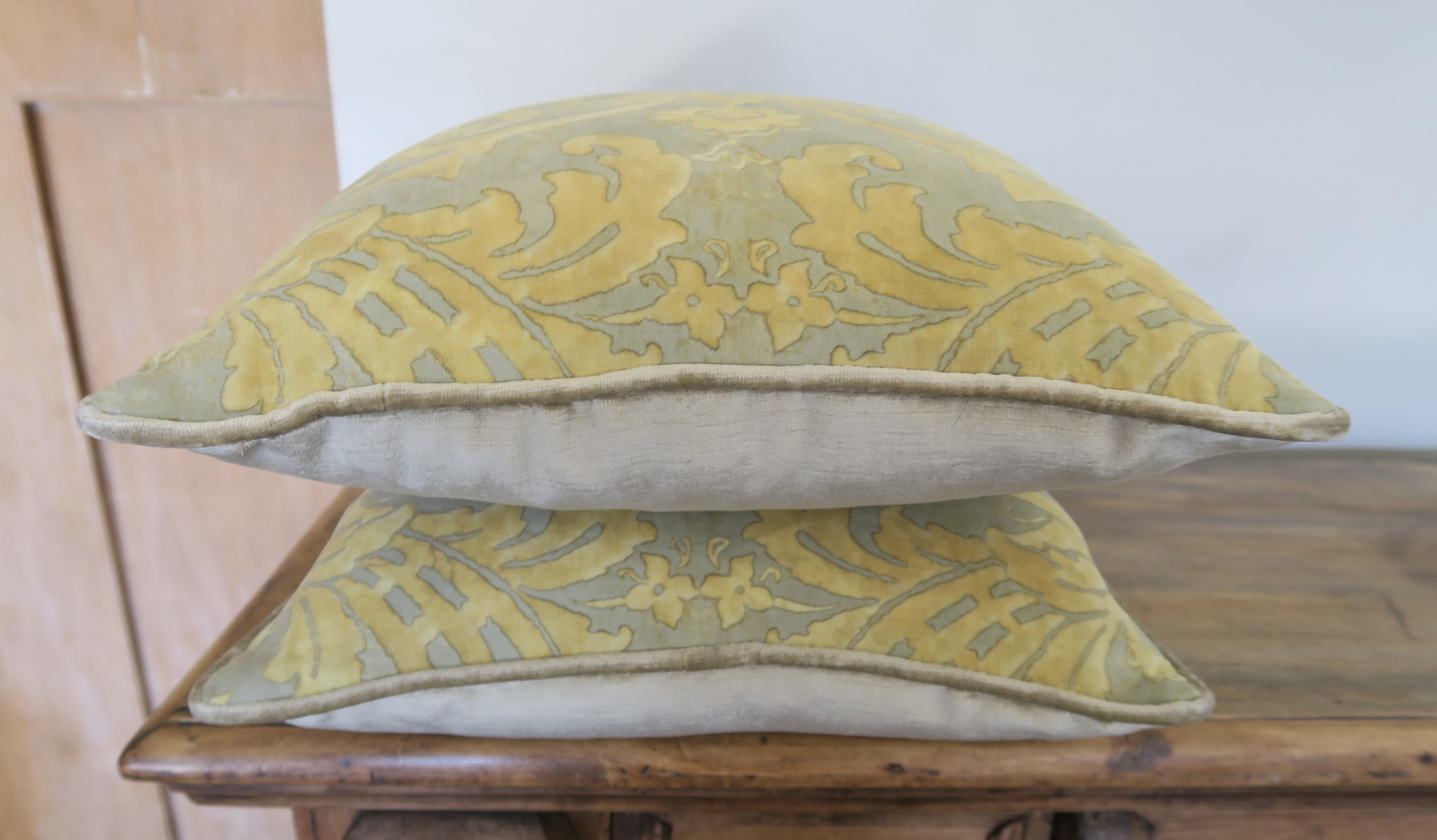 Vintage Carnavalet Fortuny Textile Pillows, a Pair In Distressed Condition In Los Angeles, CA