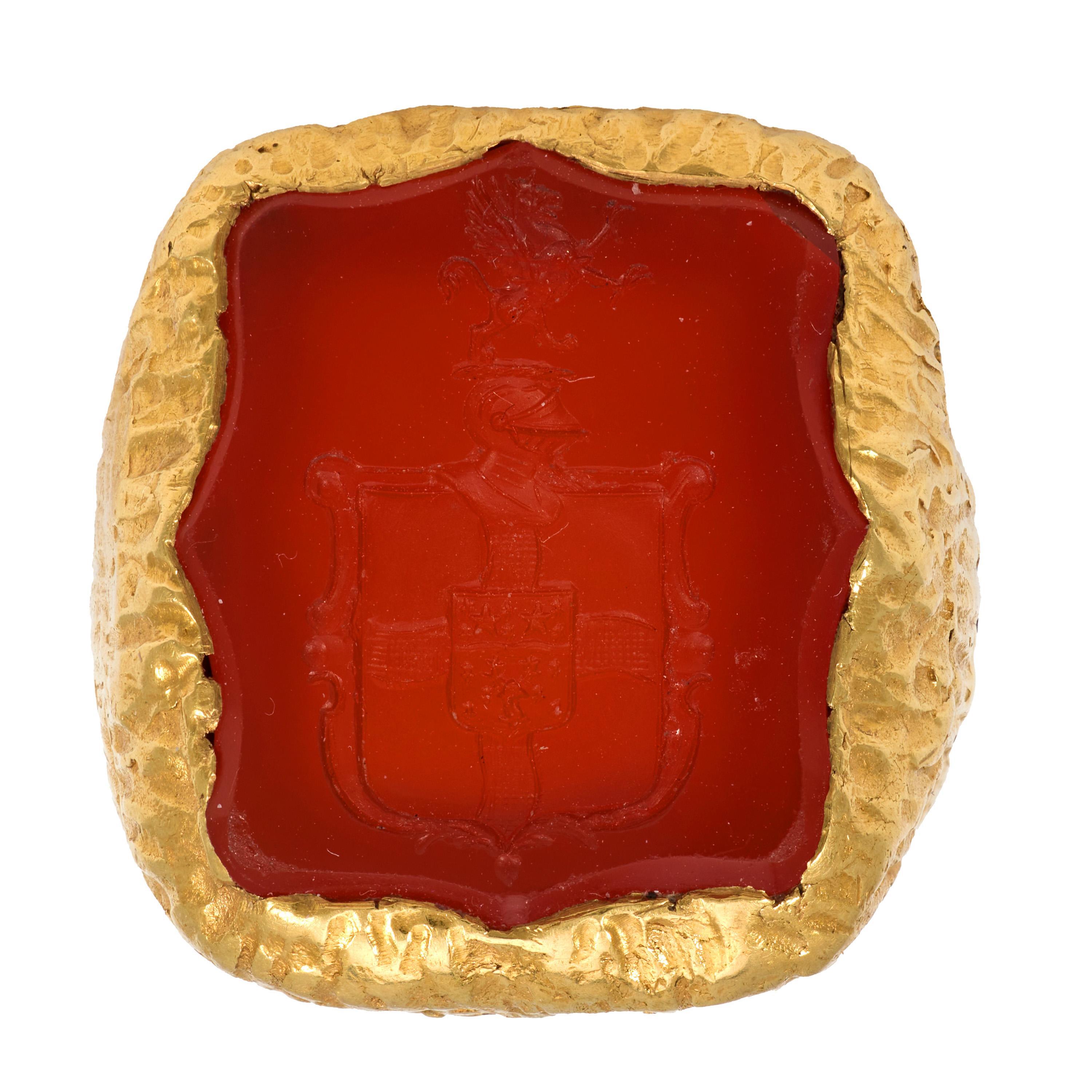Modern Vintage carnelian 18k yellow gold intaglio cocktail ring For Sale