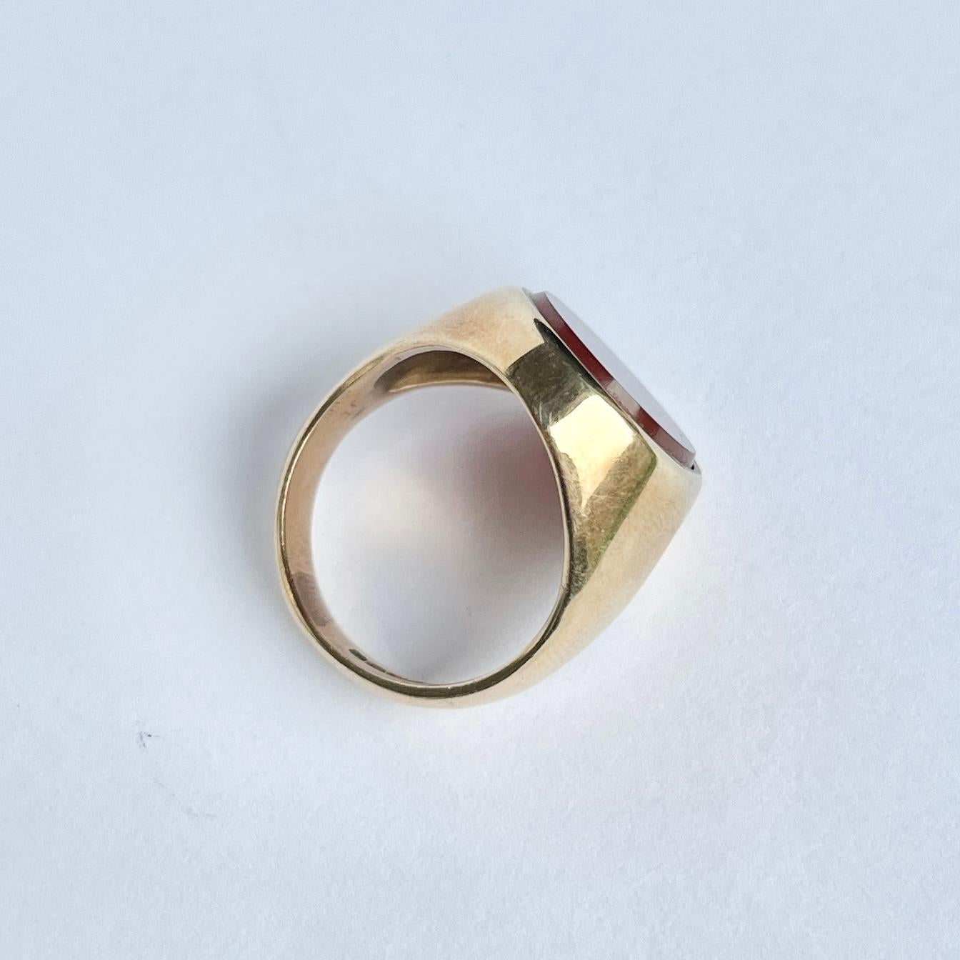 Vintage Carnelian 9 Carat Gold Signet Ring  In Good Condition In Chipping Campden, GB