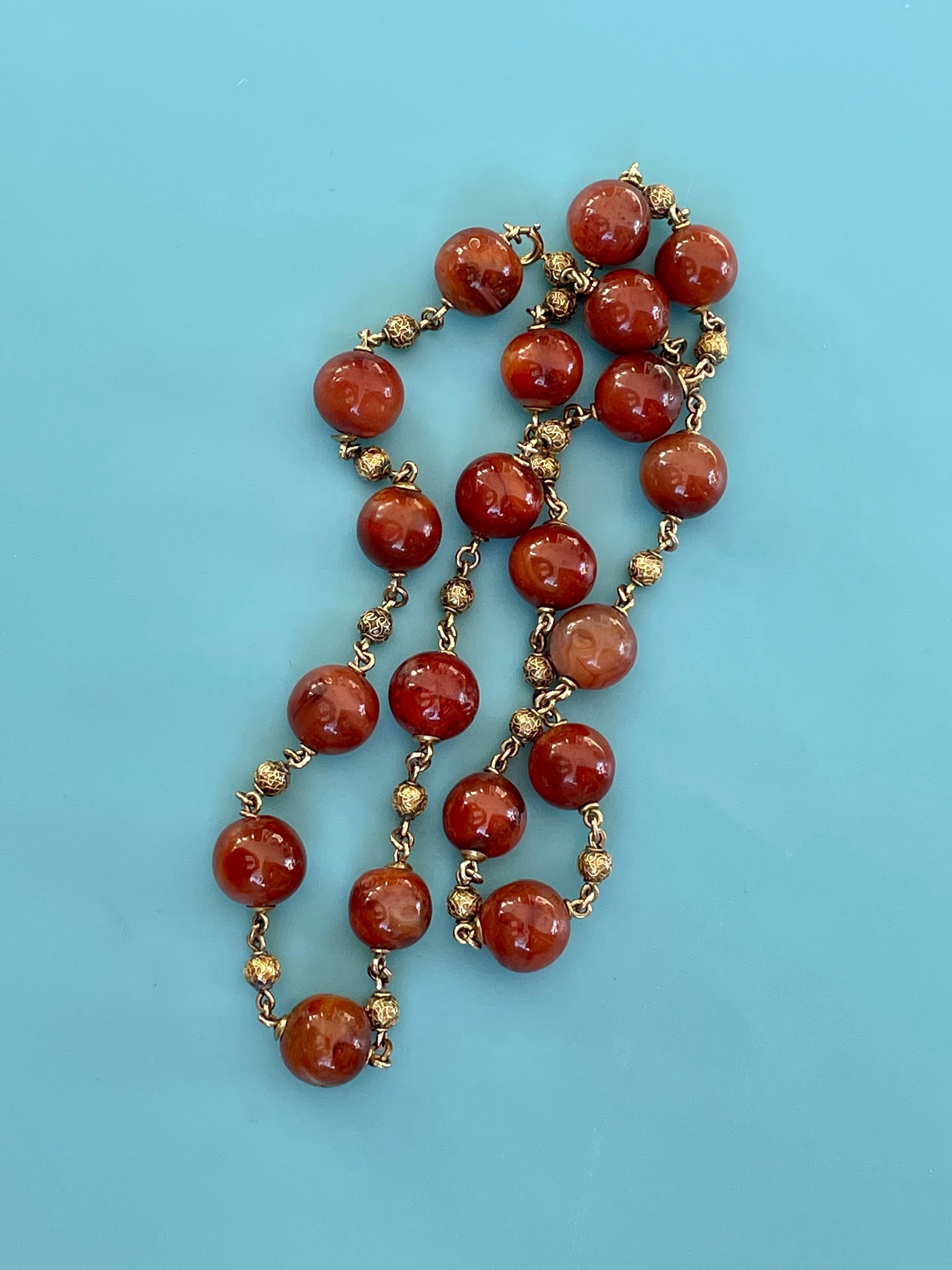 Halskette aus Karneol und 14 Karat Gelbgold mit Spacer-Perlen im Angebot 1