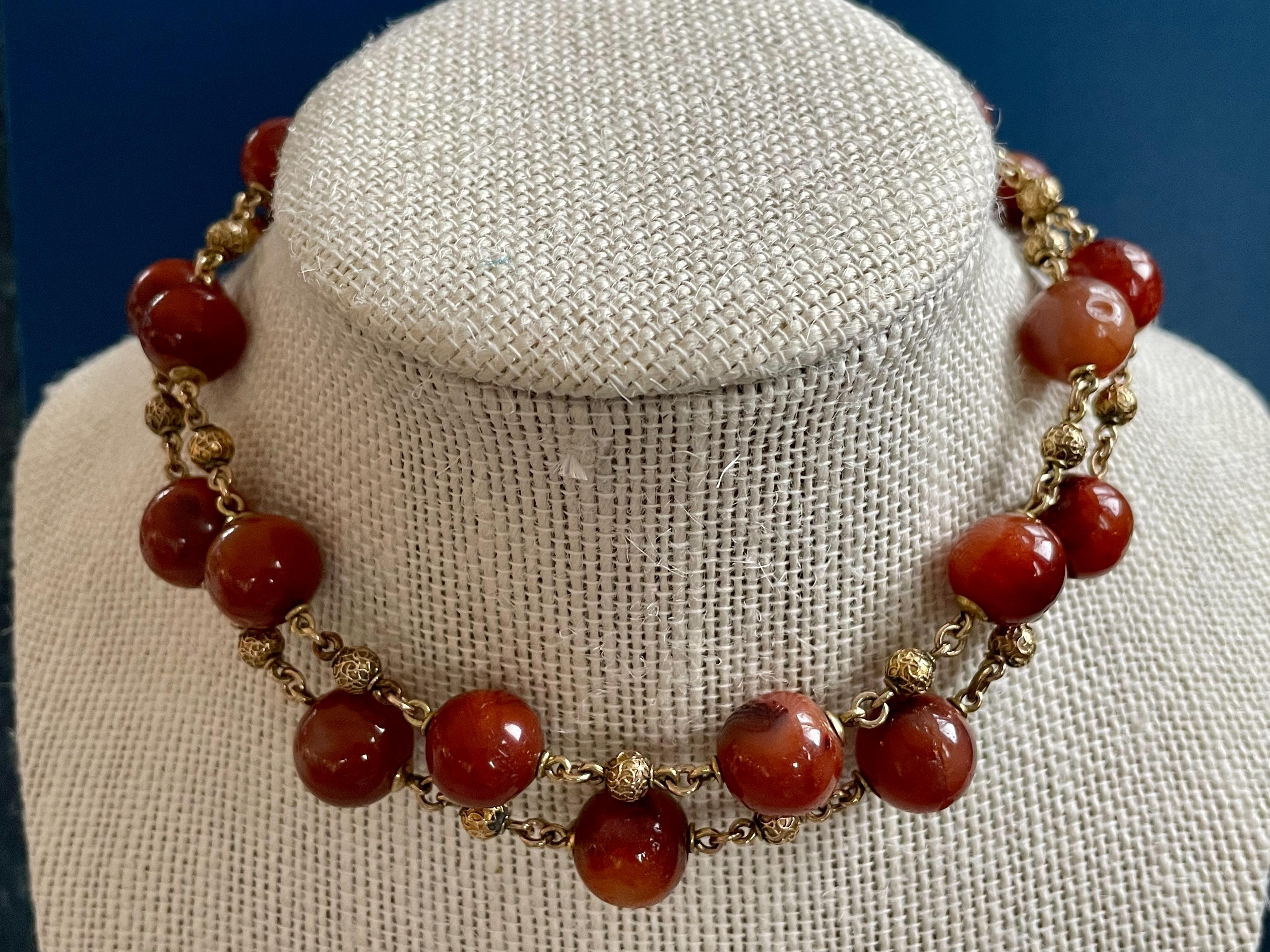 Halskette aus Karneol und 14 Karat Gelbgold mit Spacer-Perlen Damen im Angebot