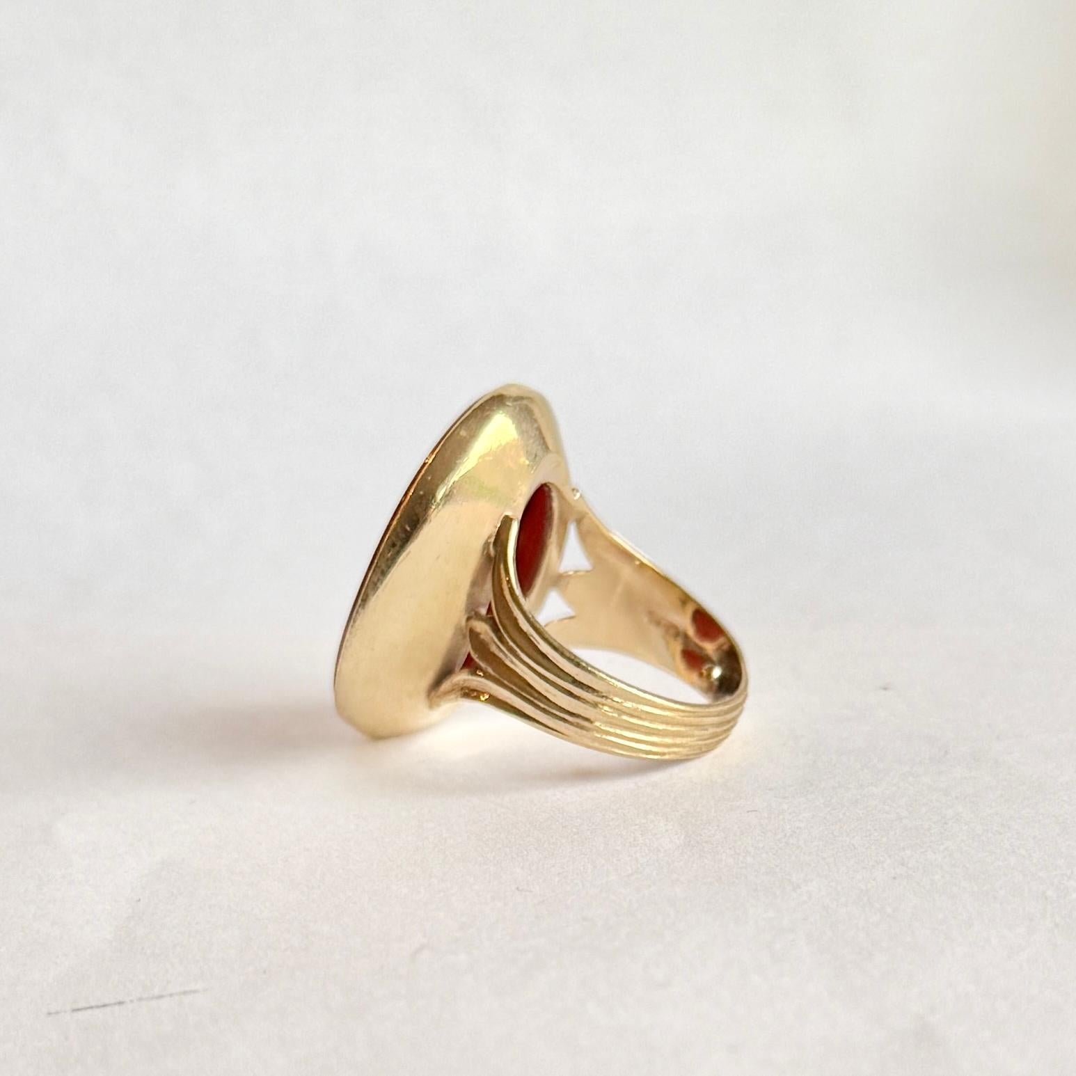 The deep red carnelian is complimented perfectly by the 9ct yellow gold in this signet ring. Fully hallmarked London 1973.

Ring Size: K or 5 1/4
Stone Dimensions: 24x18mm 

Weight: 8.5g
