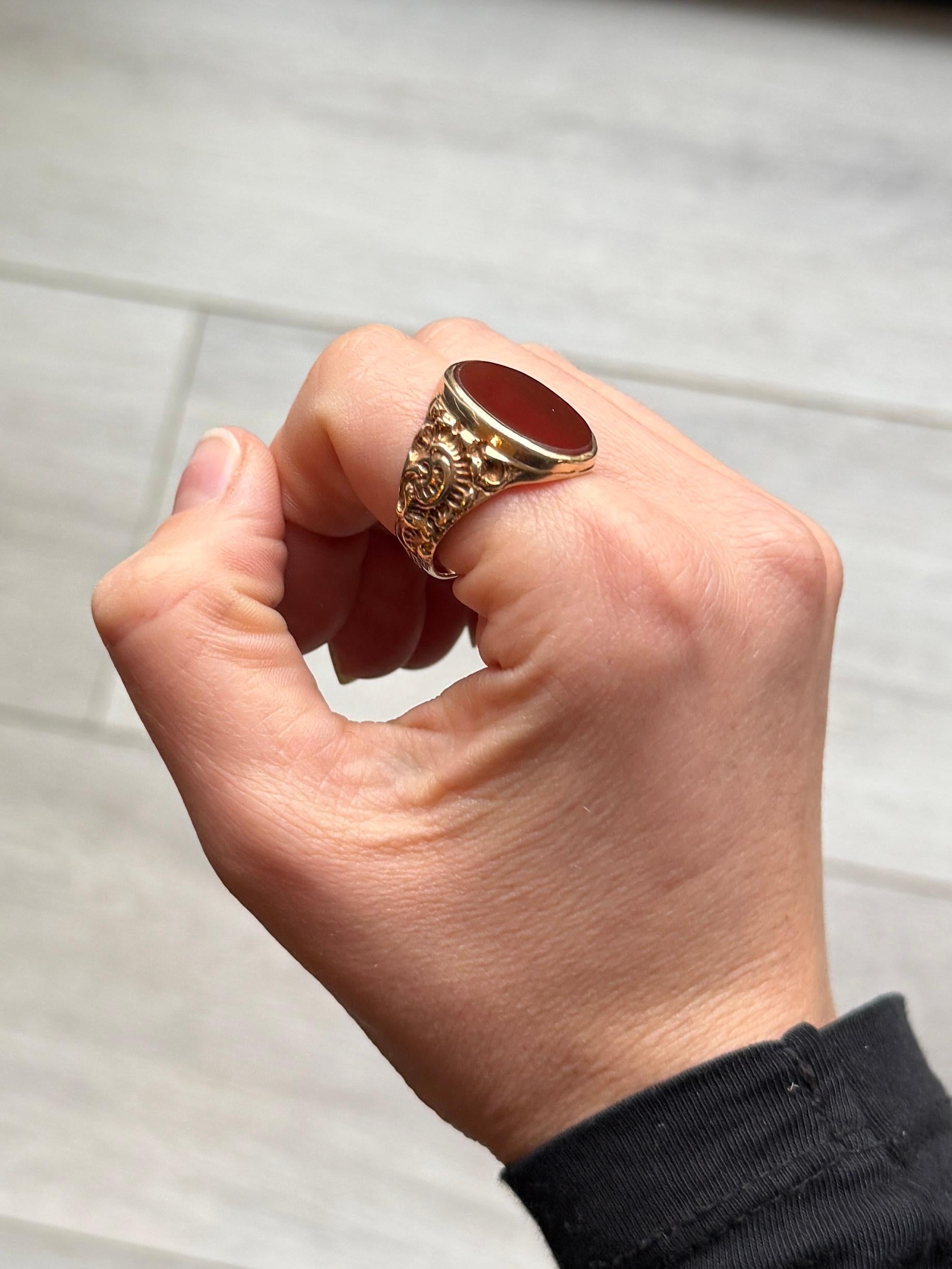 The deep red carnelian is complimented perfectly by the 9ct yellow gold in this signet ring. Hallmarked London 1972.

Ring Size: V or 10 1/2 
Stone Dimensions: 19x14mm 

Weight: 7.4g