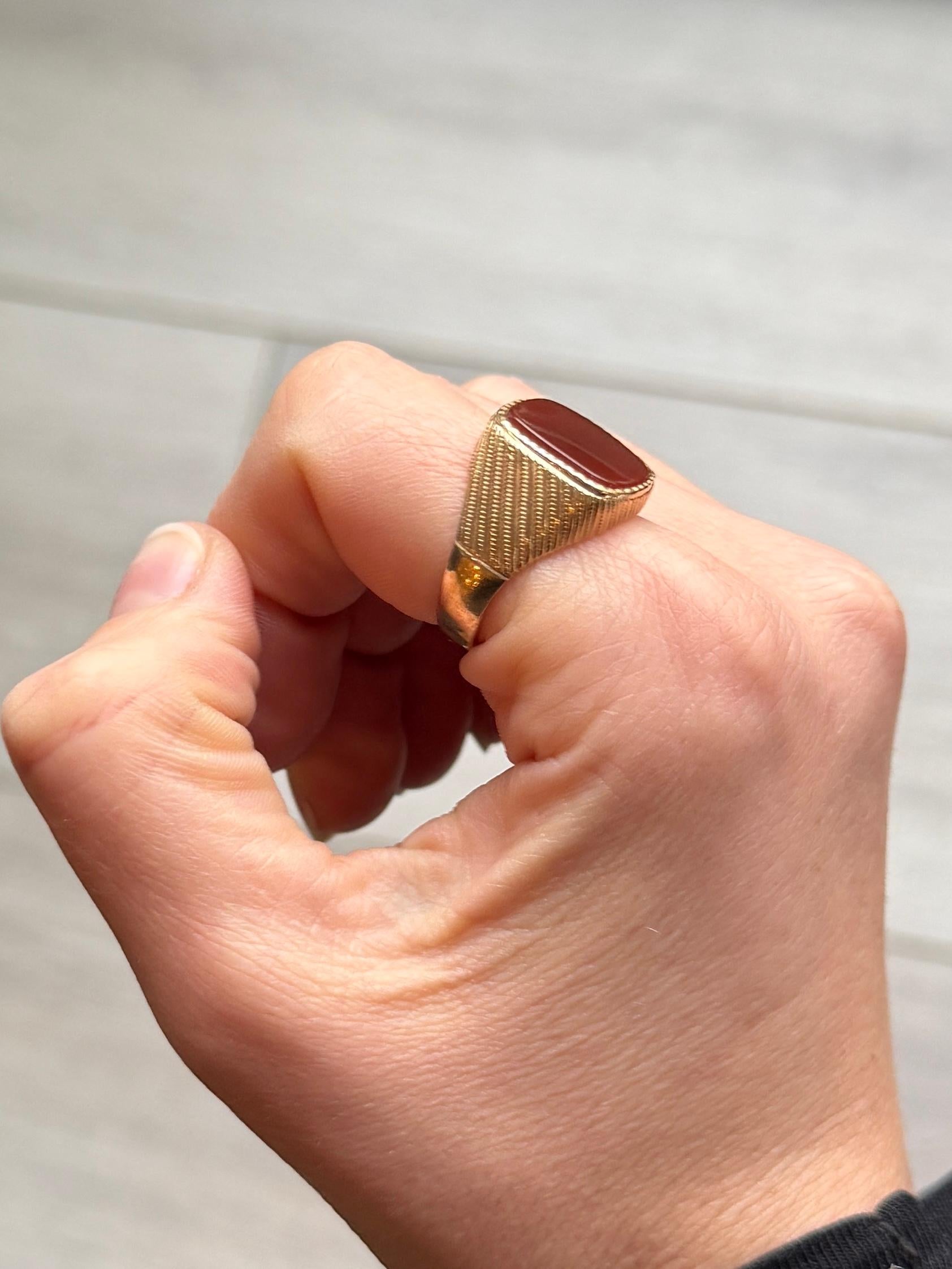 The deep red carnelian is complimented perfectly by the 9ct yellow gold in this signet ring. Hallmarked London 1986.

Ring Size: P 1/2 or 8
Stone Dimensions: 14x12mm 

Weight: 6.9g
