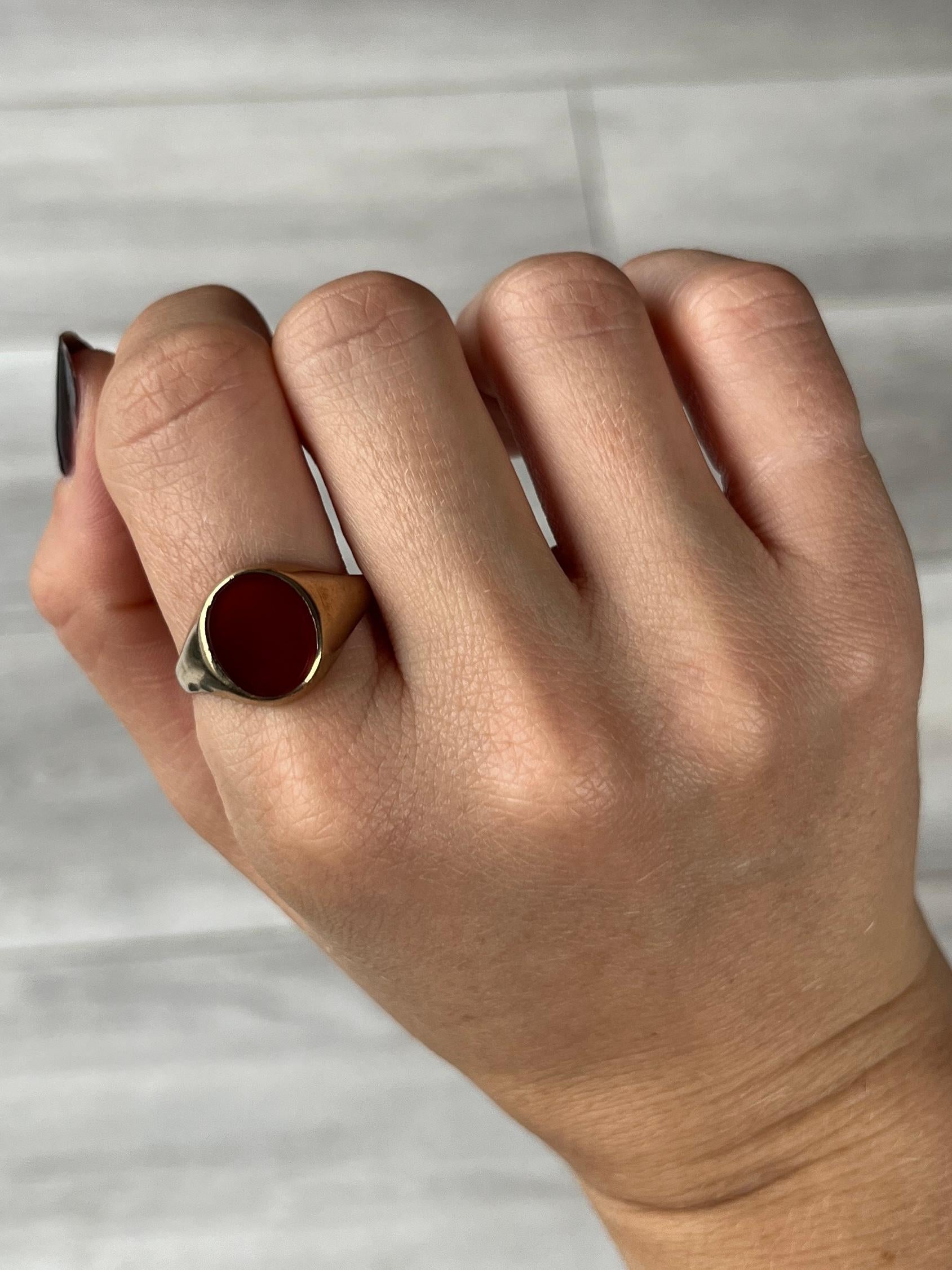 Oval Cut Vintage Carnelian and 9 Carat Gold Signet Ring For Sale
