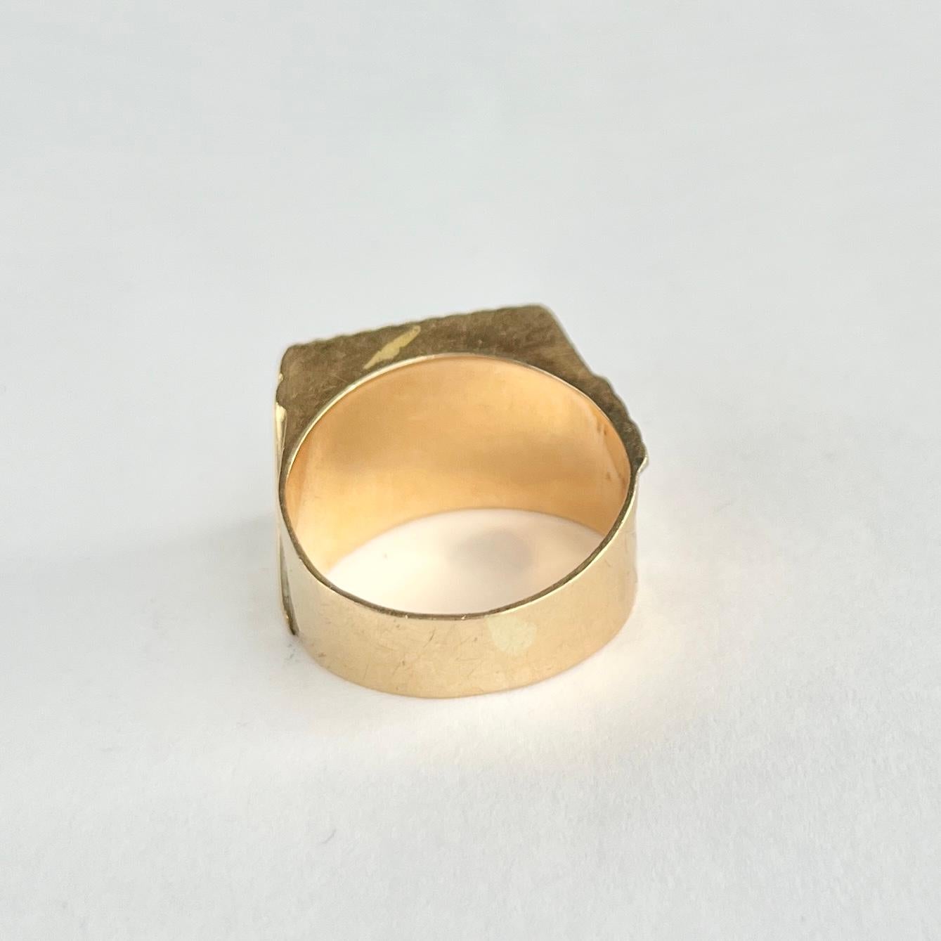 Vintage Carnelian and 9 Carat Gold Signet Ring In Good Condition For Sale In Chipping Campden, GB