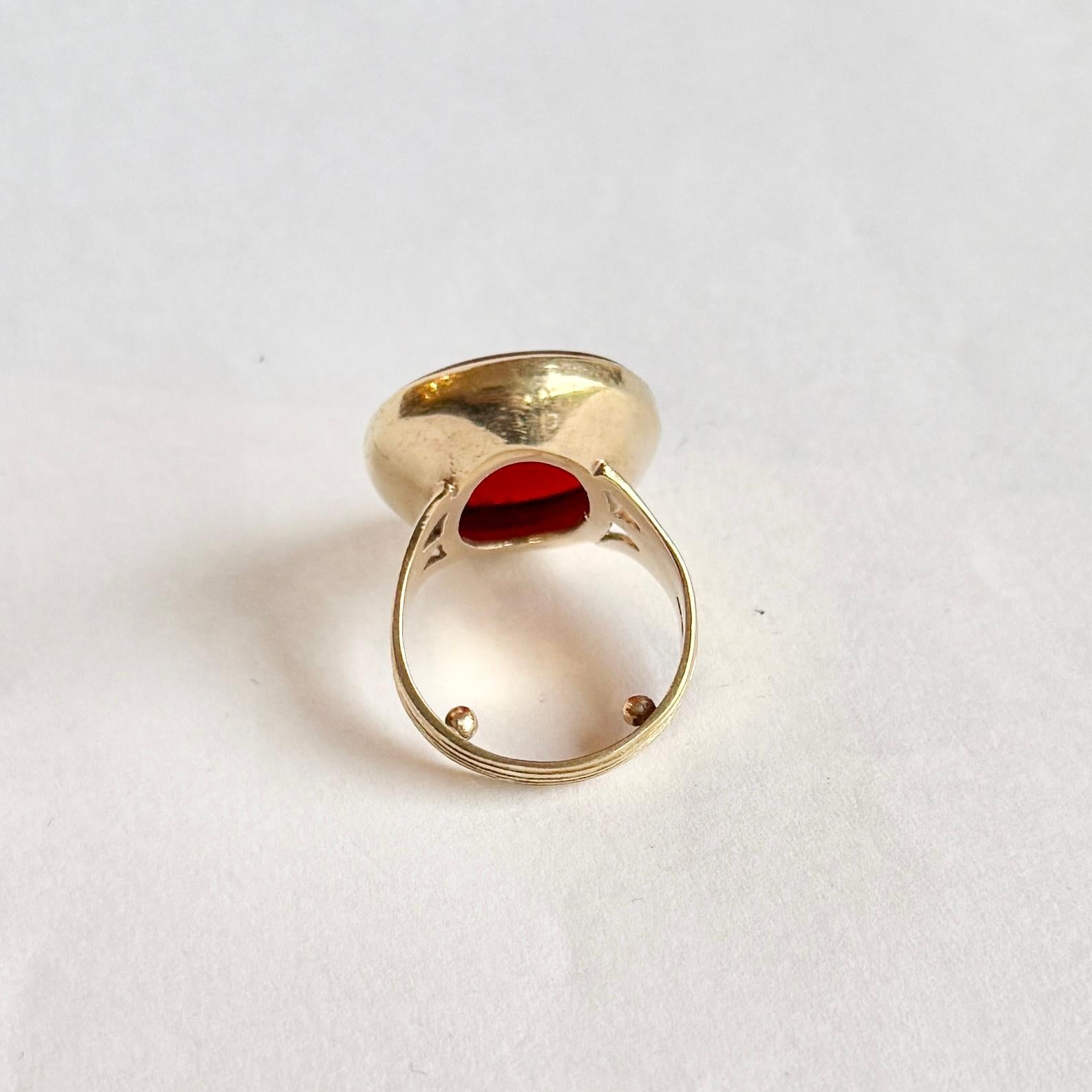 Vintage Carnelian and 9 Carat Gold Signet Ring In Good Condition In Chipping Campden, GB